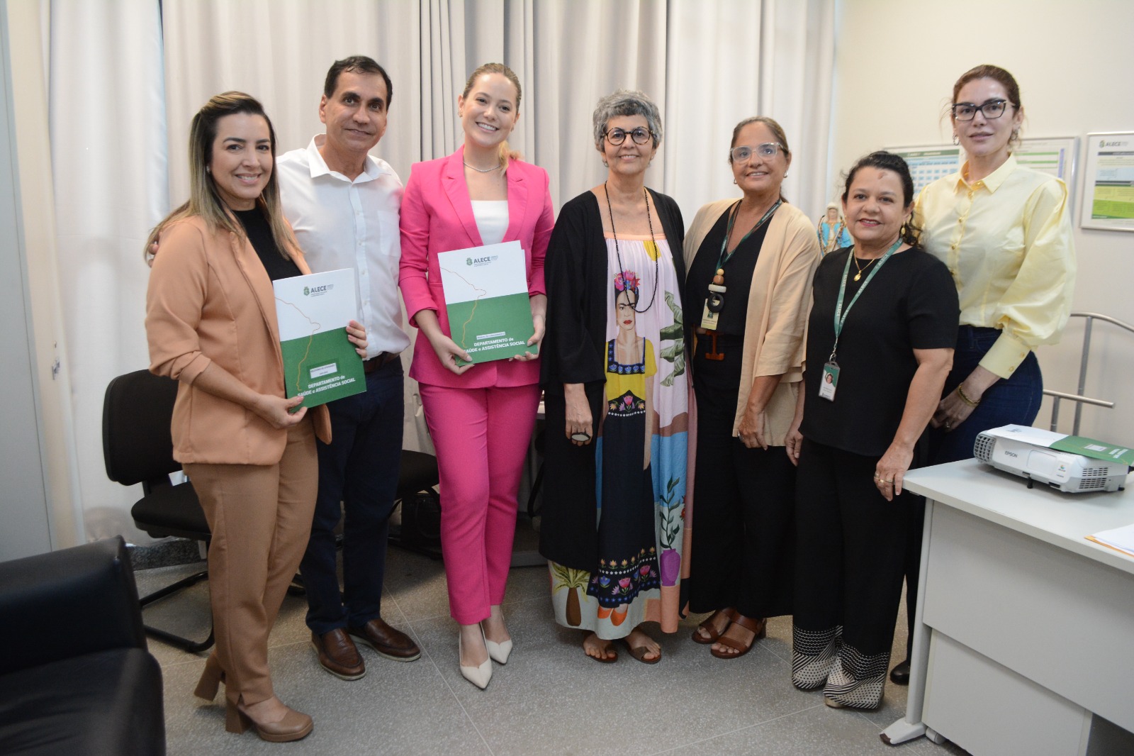Primeira-dama da Alece realiza reunião estratégica com Departamento de Saúde e Comitê de Responsabilidade Social