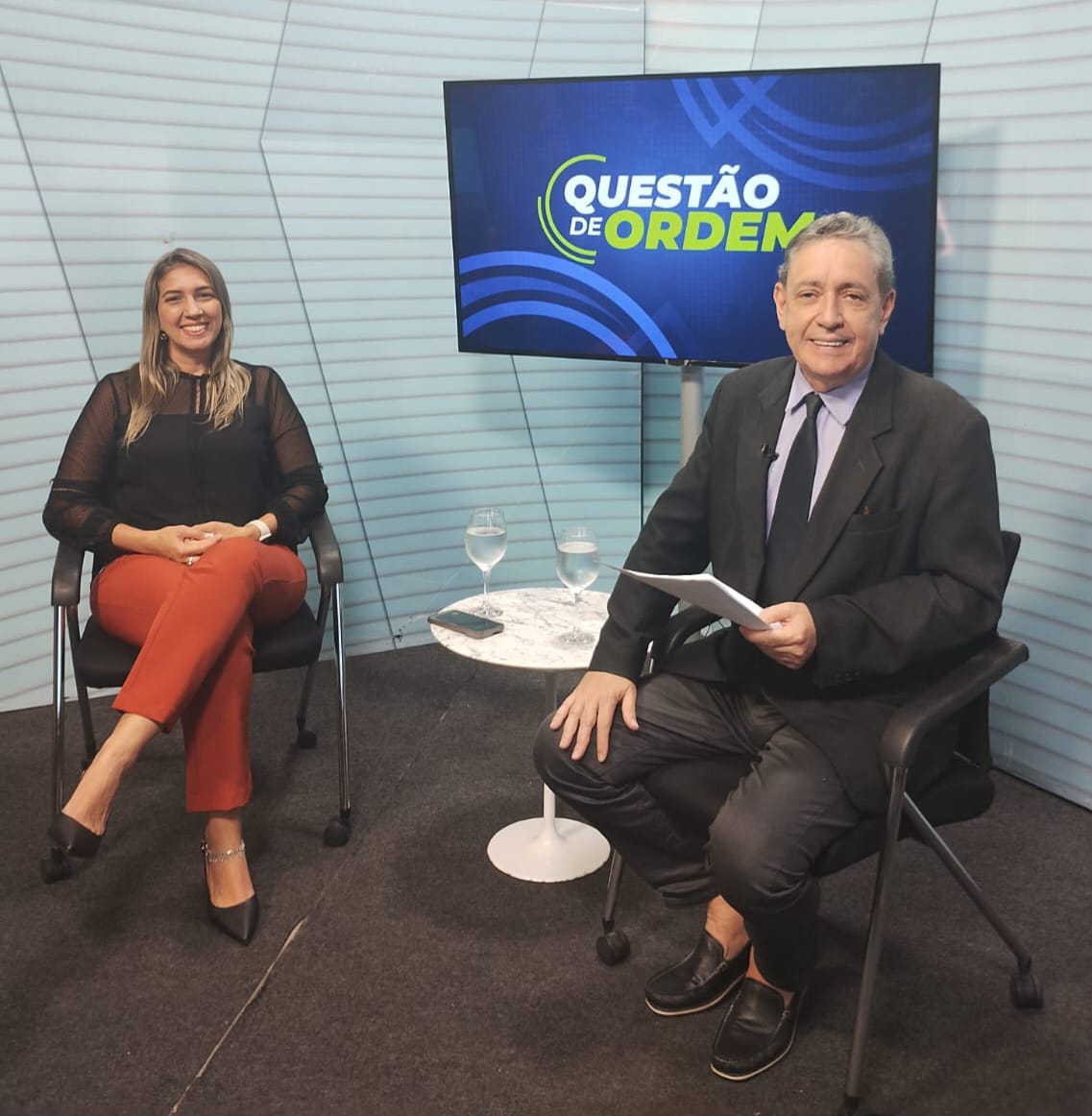 Deputada Larissa Gaspar (PT) e jornalista Renato Abreu