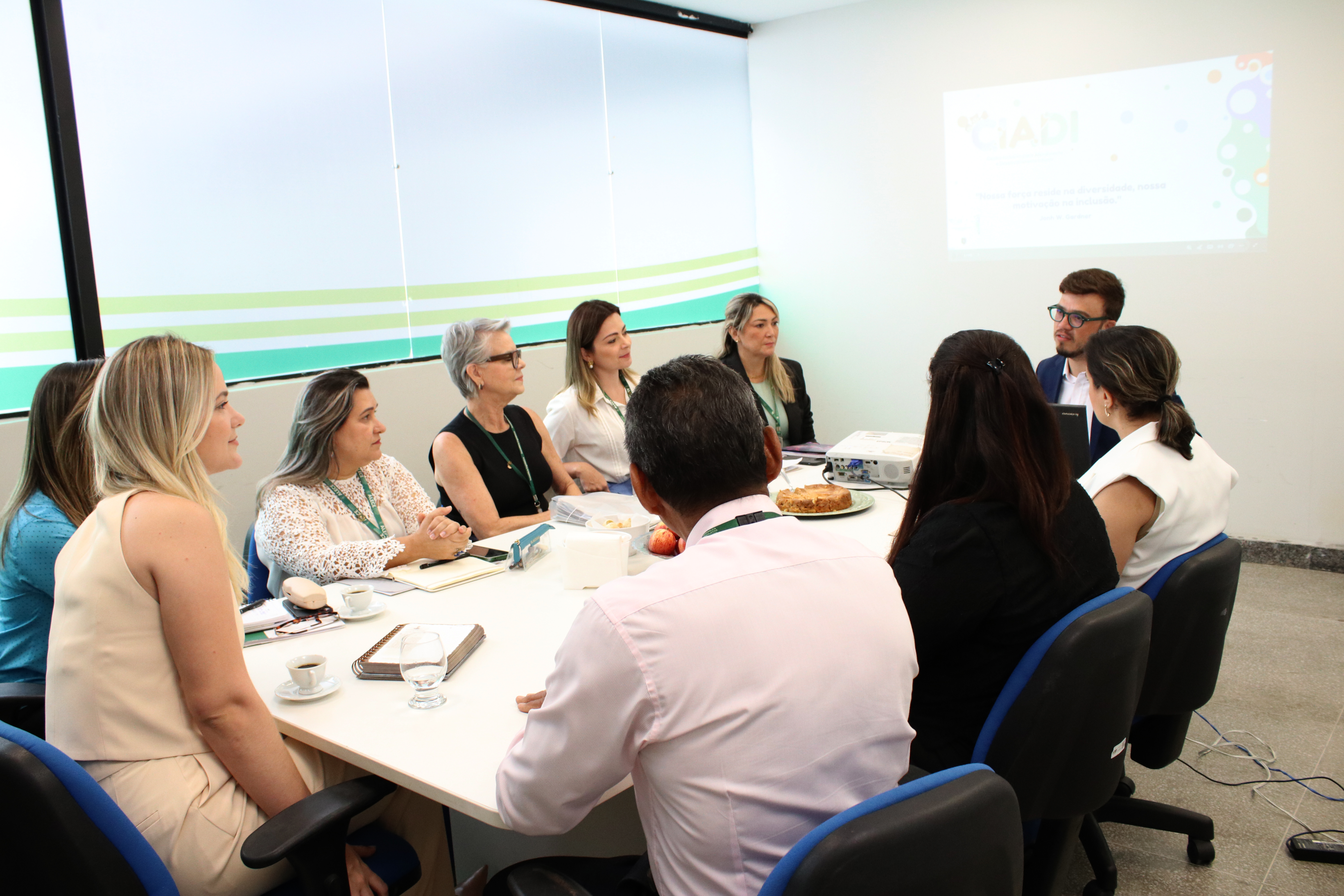 Primeira-dama da Alece visita o Ciadi e conhece o planejamento de ações do Centro