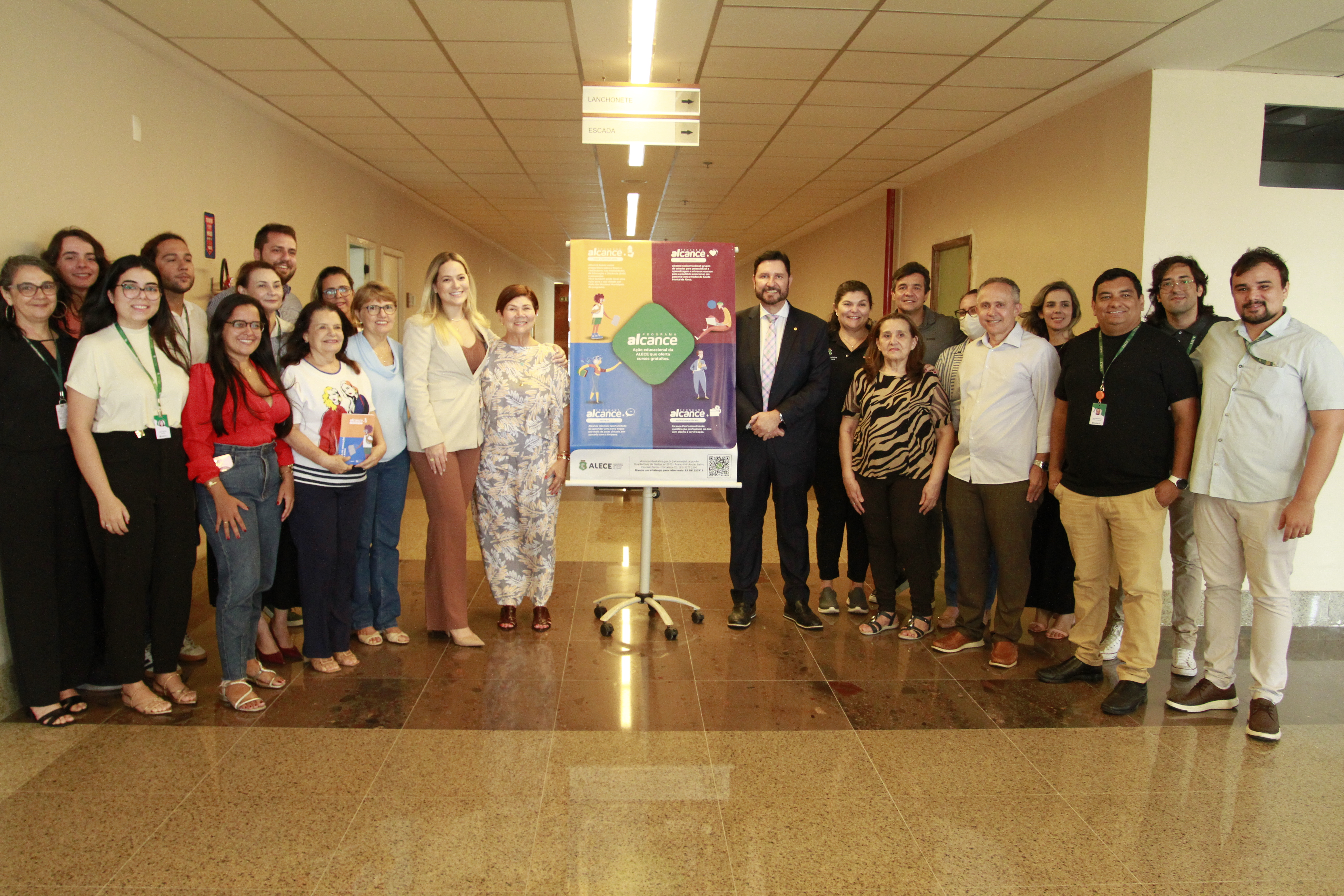 Presidente da Alece  se reúne com equipe do Alcance e conhece ações do programa