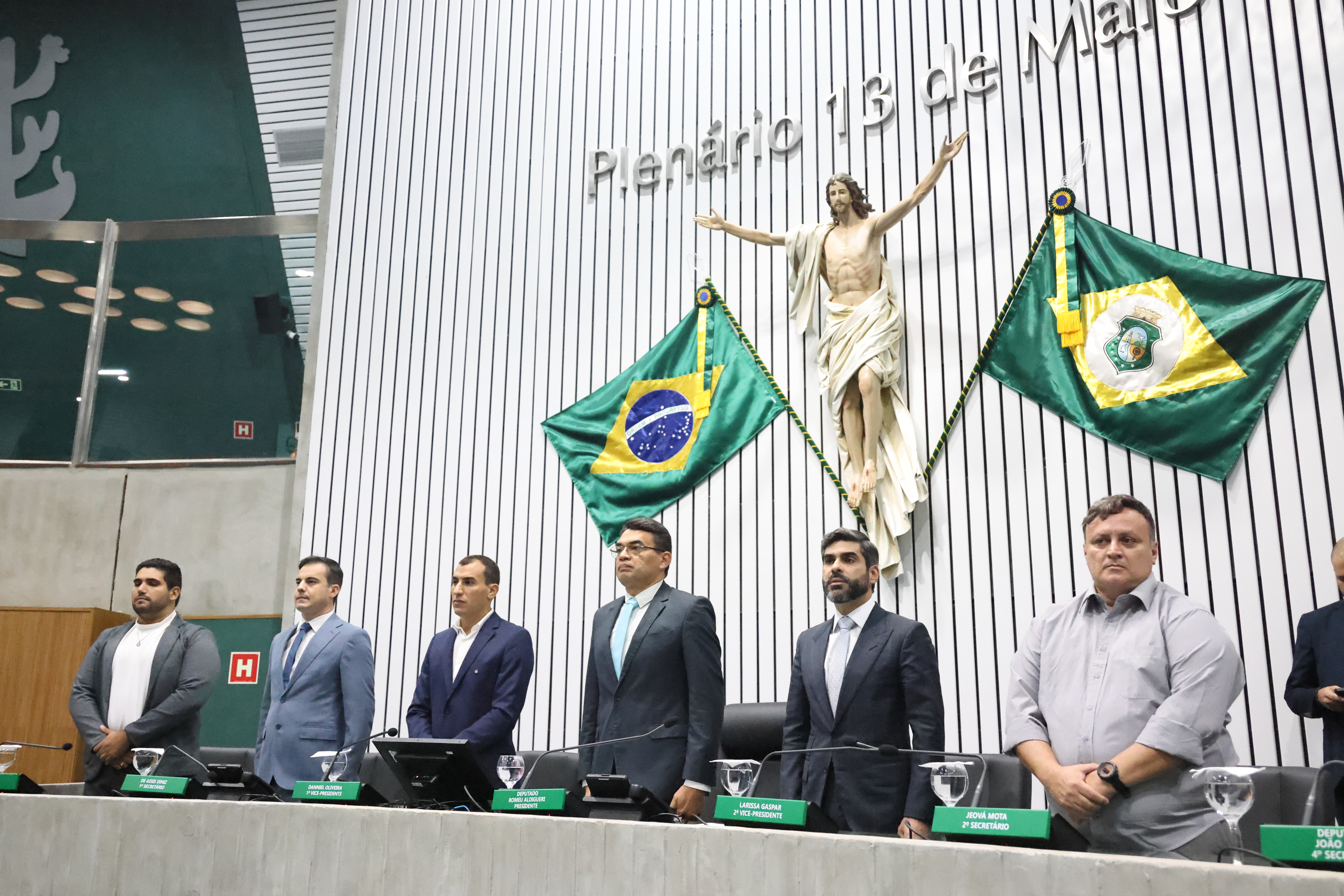 Sessão solene foi realizada no Plenário 13 de Maio