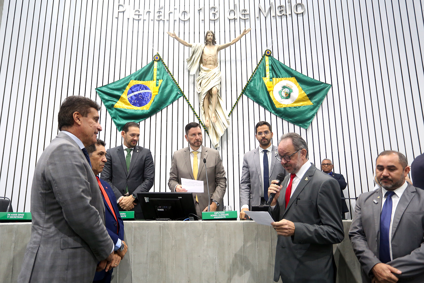 Deputado Acrísio Sena é empossado nesta quinta-feira