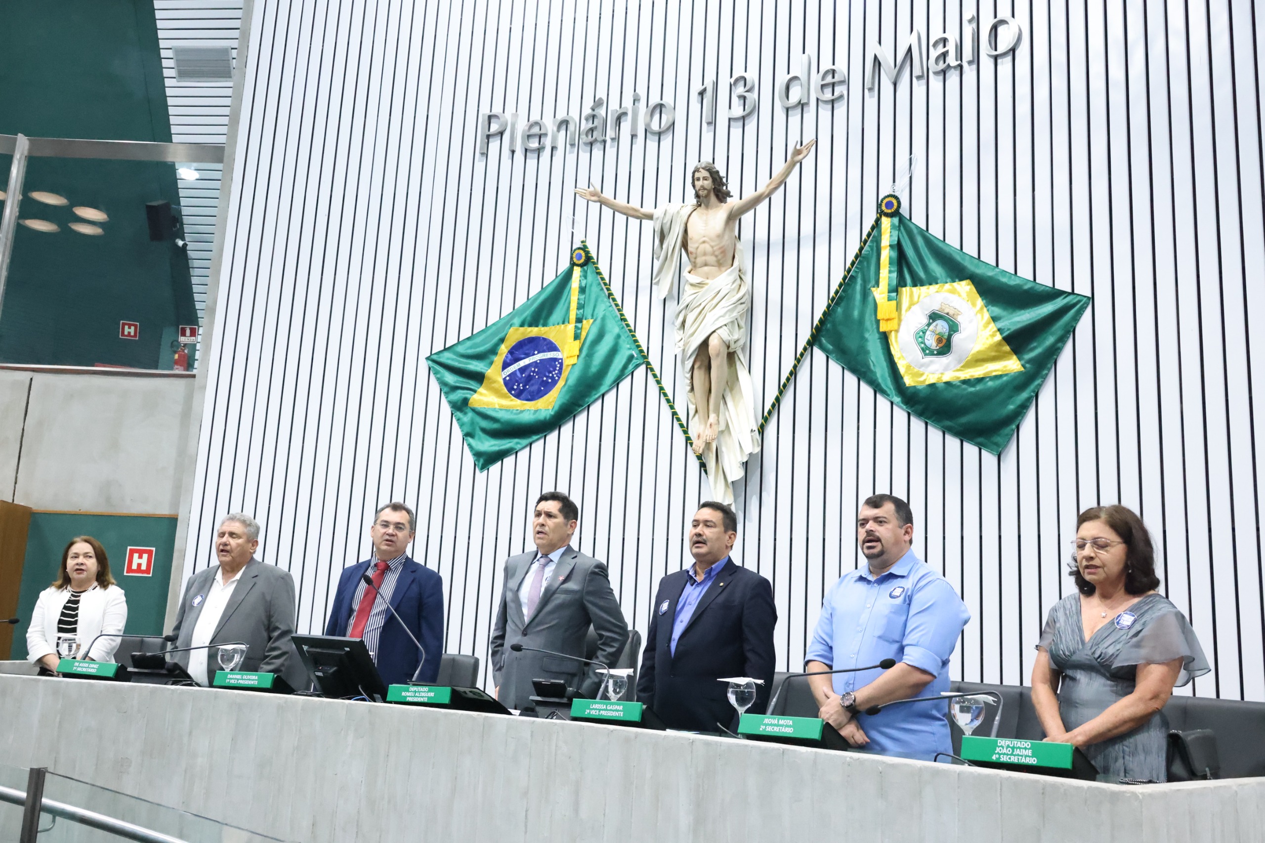 Sessão solene foi realizada no Plenário 13 de Maio