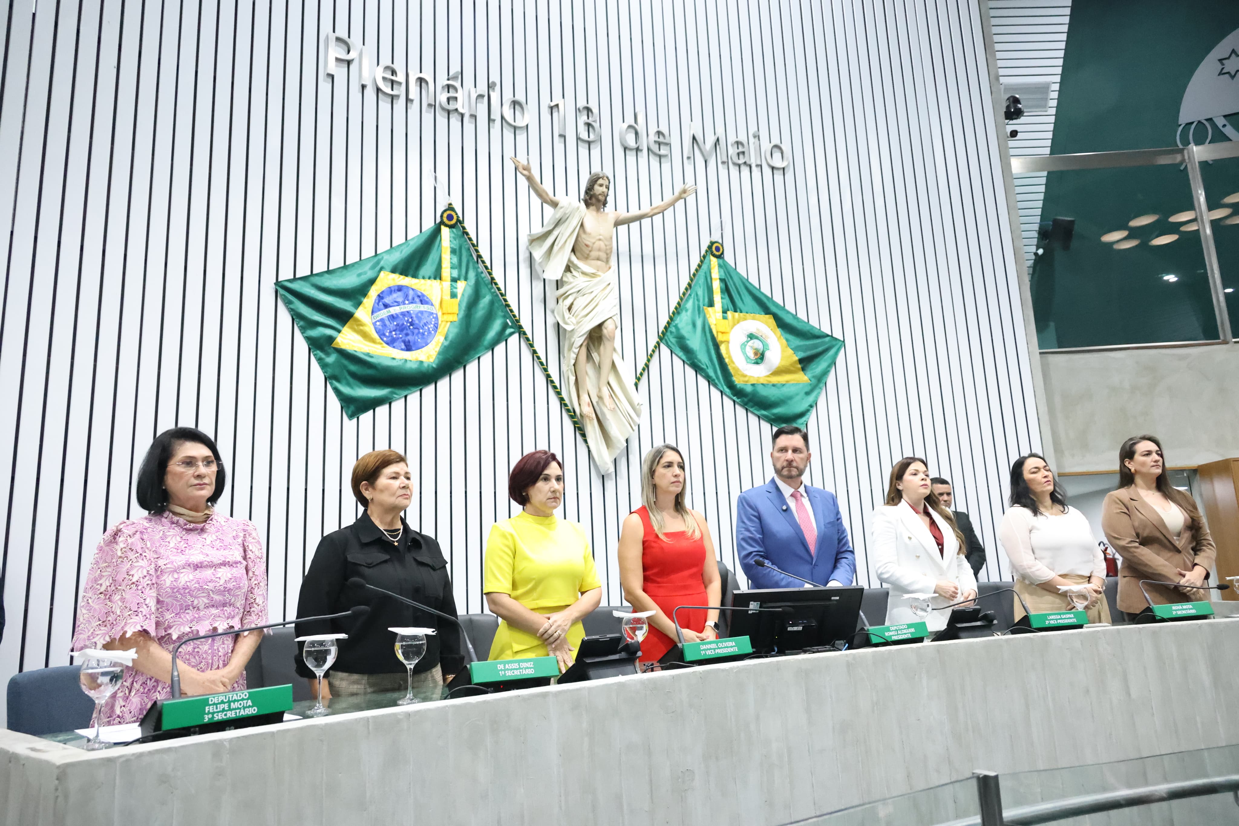 Sessão solene foi realizada no Plenário 13 de Maio