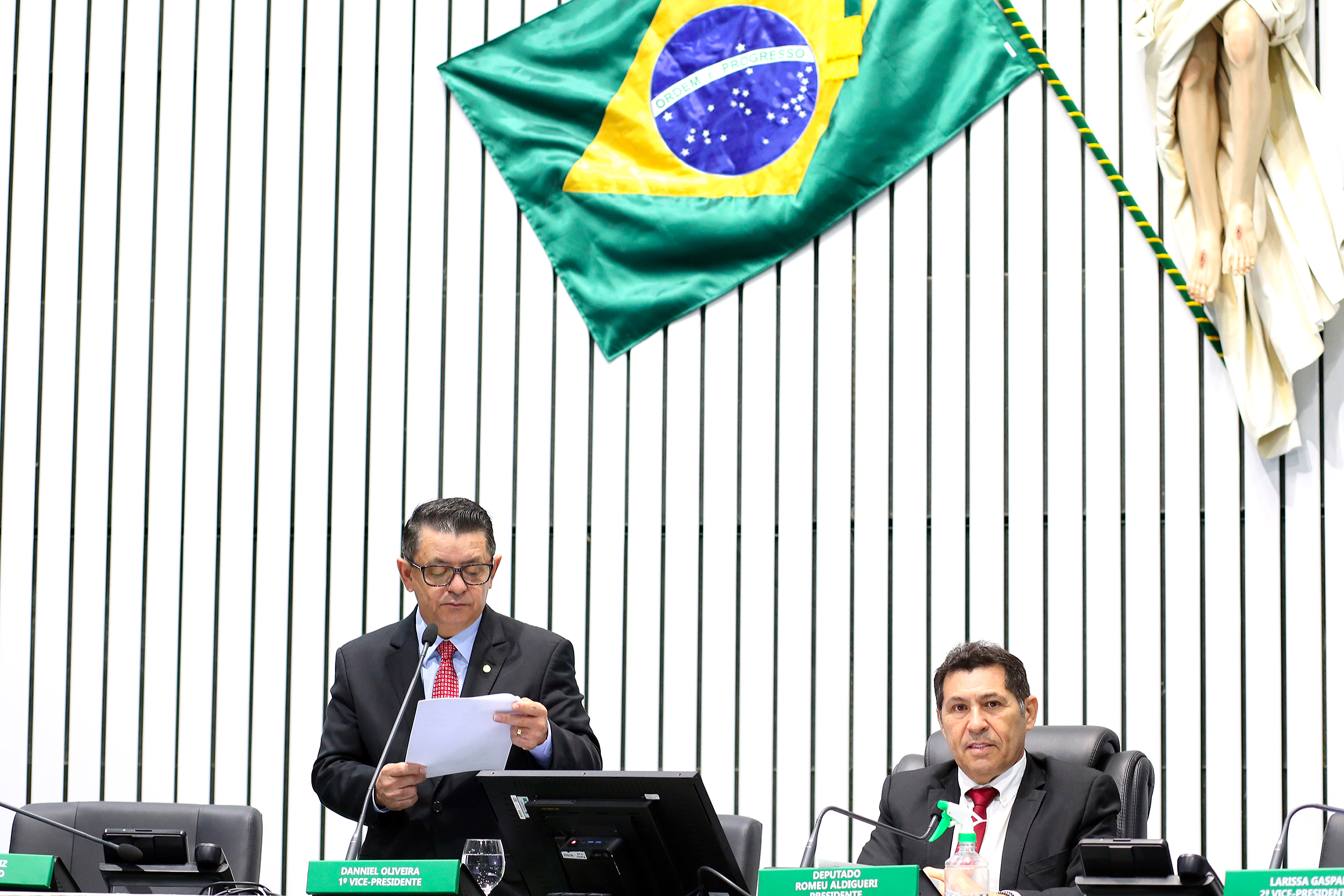 Vinte e sete projetos iniciam tramitação na Alece nesta terça-feira