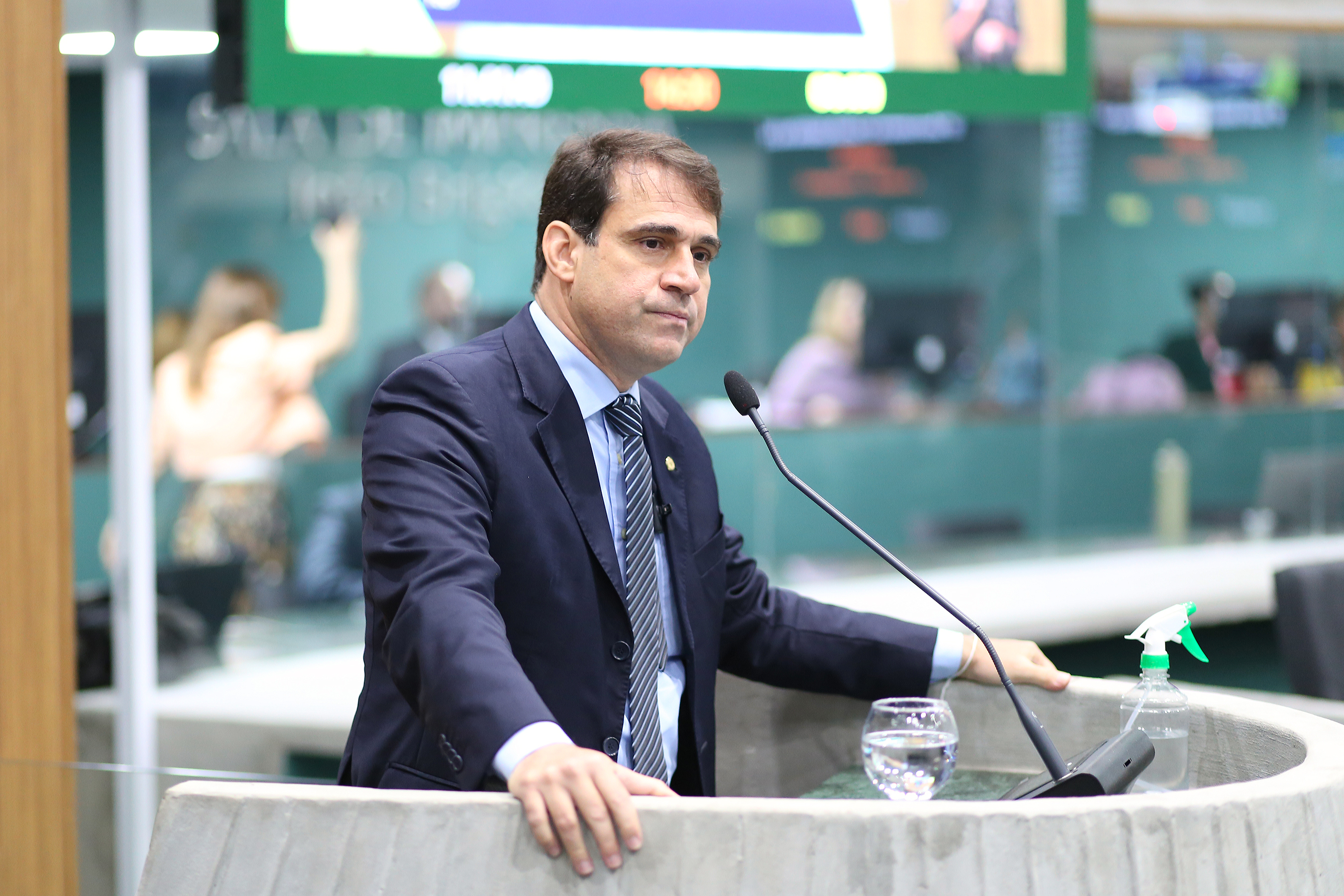 Deputado Salmito (PSB) em discurso na tribuna durante a ordem do dia desta quinta-feira (20/03)