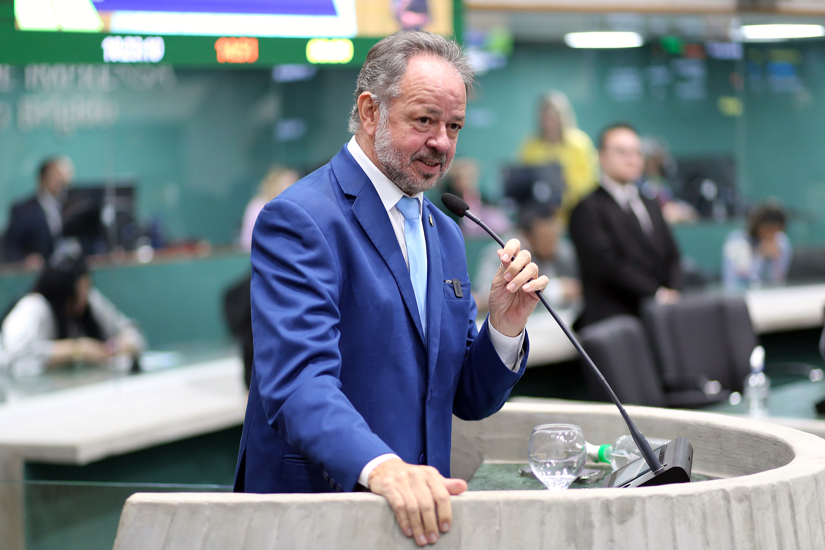 Deputado Acrísio Sena (PT) em discurso na tribuna durante a ordem do dia desta quinta-feira (20/03)