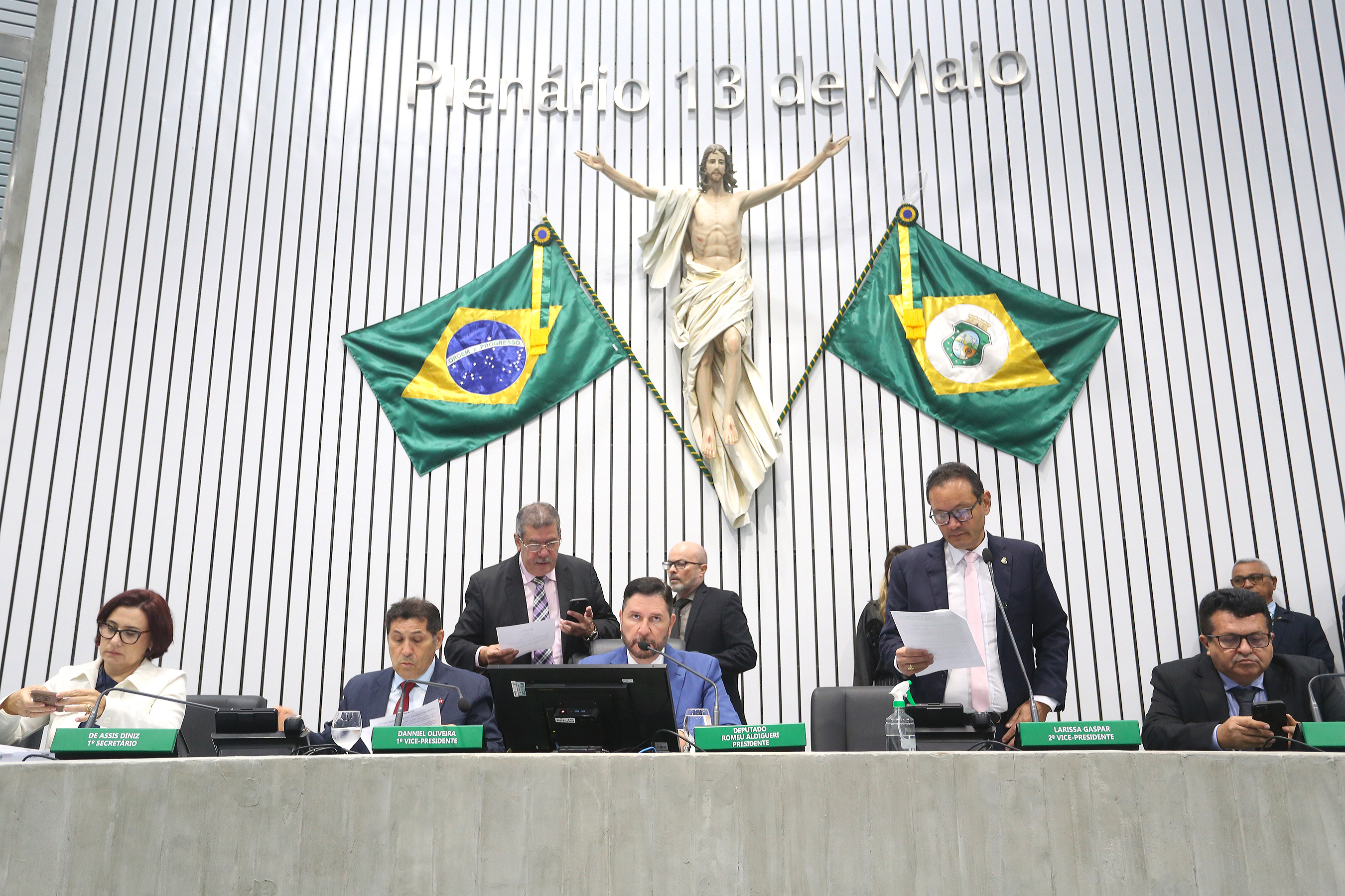 Alece aprova sete projetos de lei de autoria de parlamentares