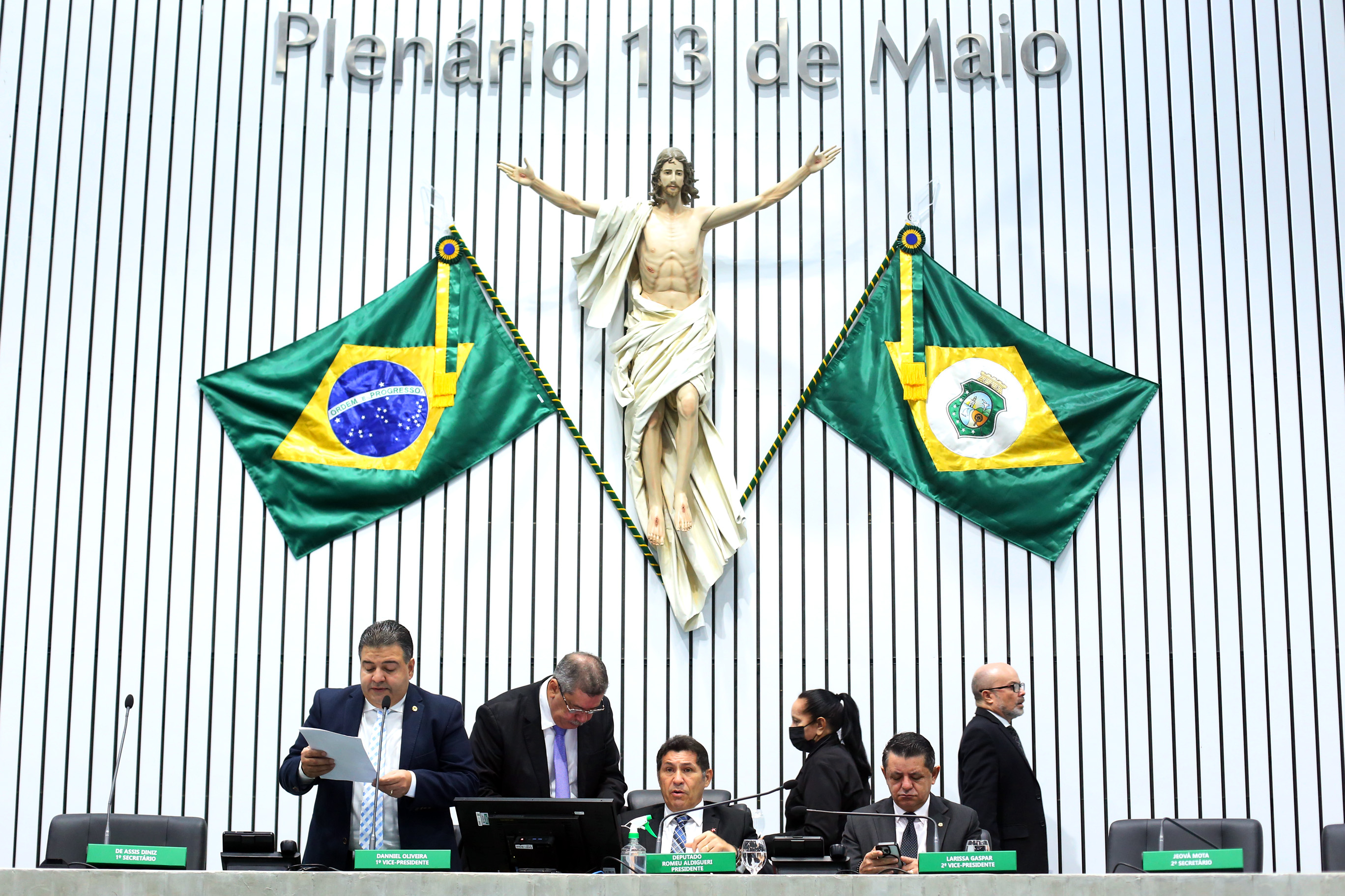 Vinte e seis projetos de deputados iniciam tramitação nesta quarta na Alece