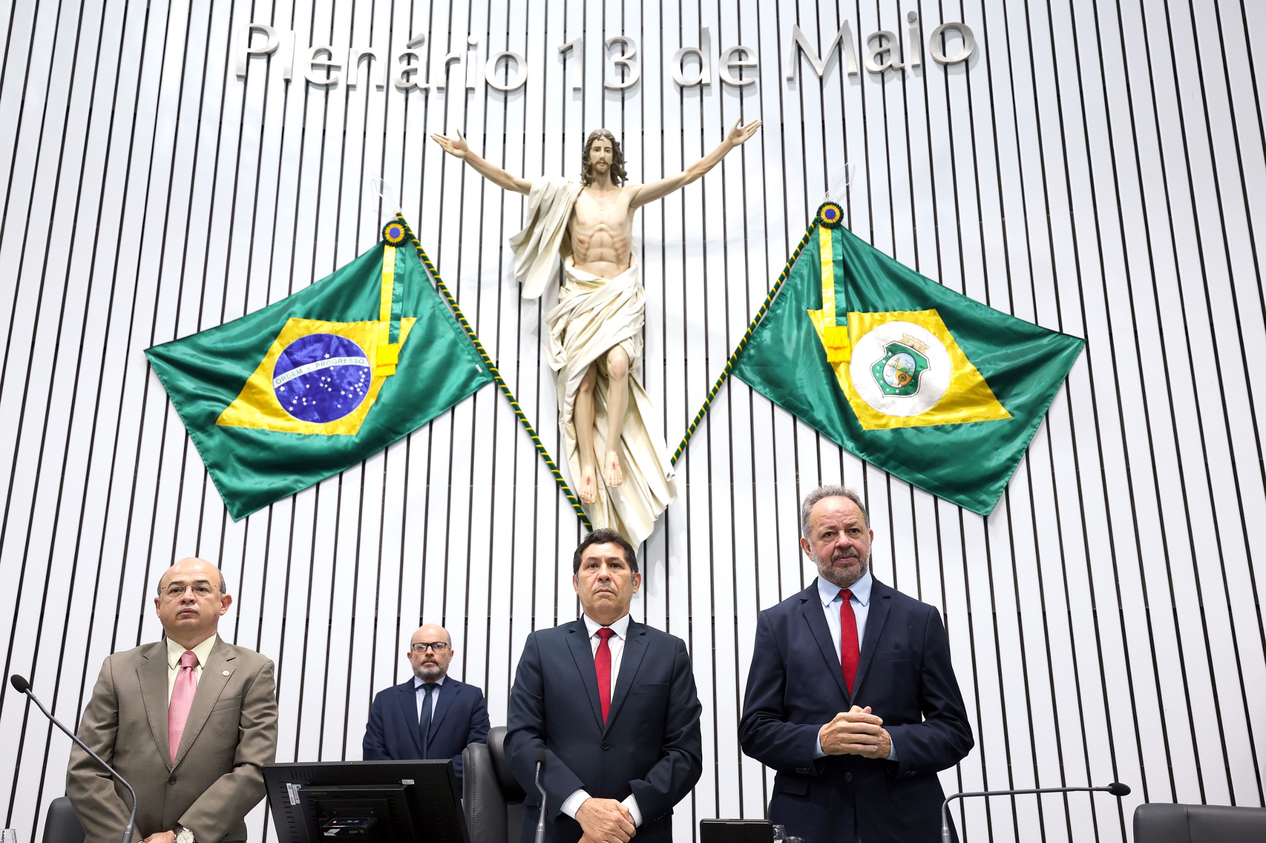 Parlamentarem lamentam a morte da ex-deputada e prestam um minuto de silêncio.