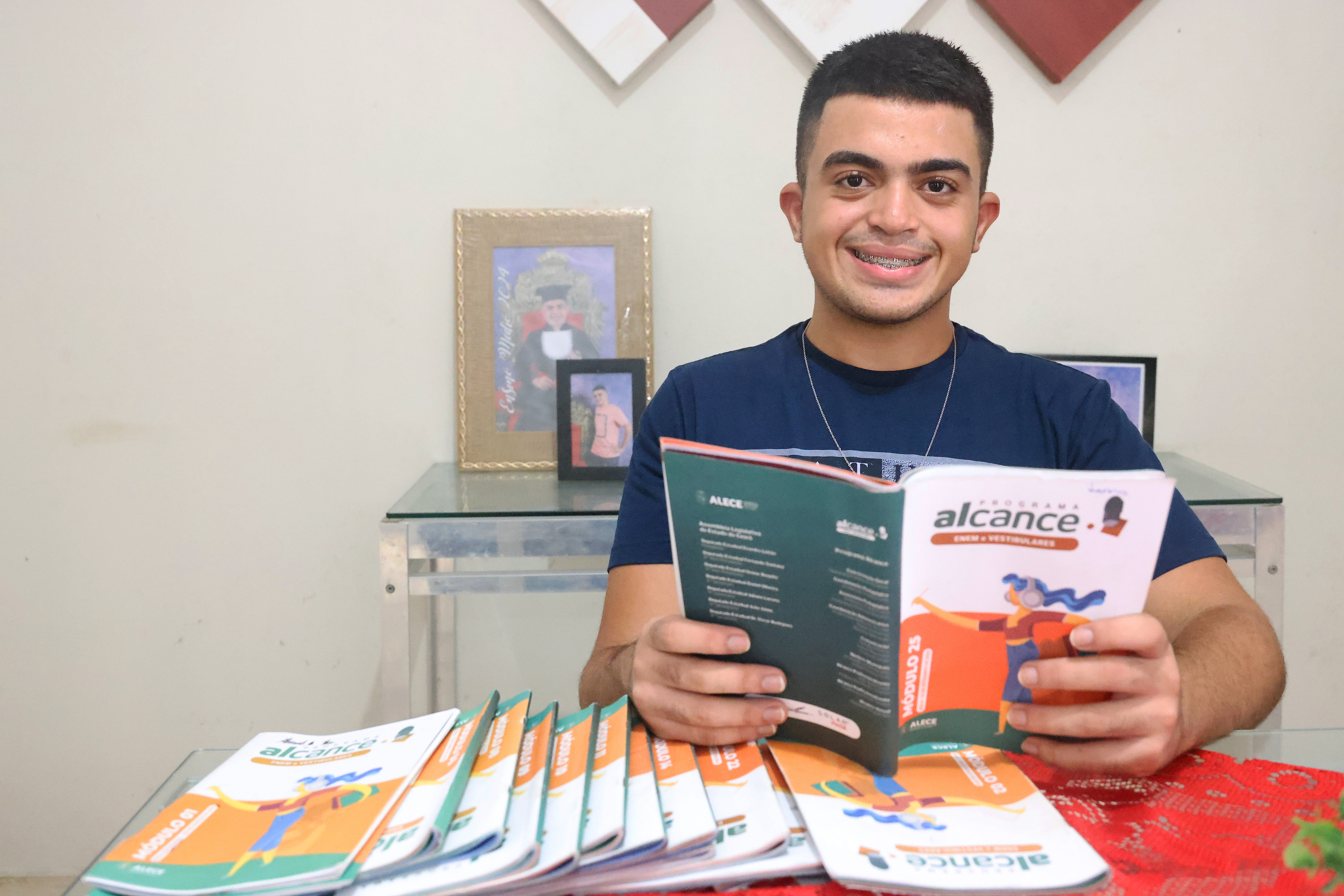 Daniel conta que dividia os estudos na escola e assistia às aulas do Alcance aos sábados.