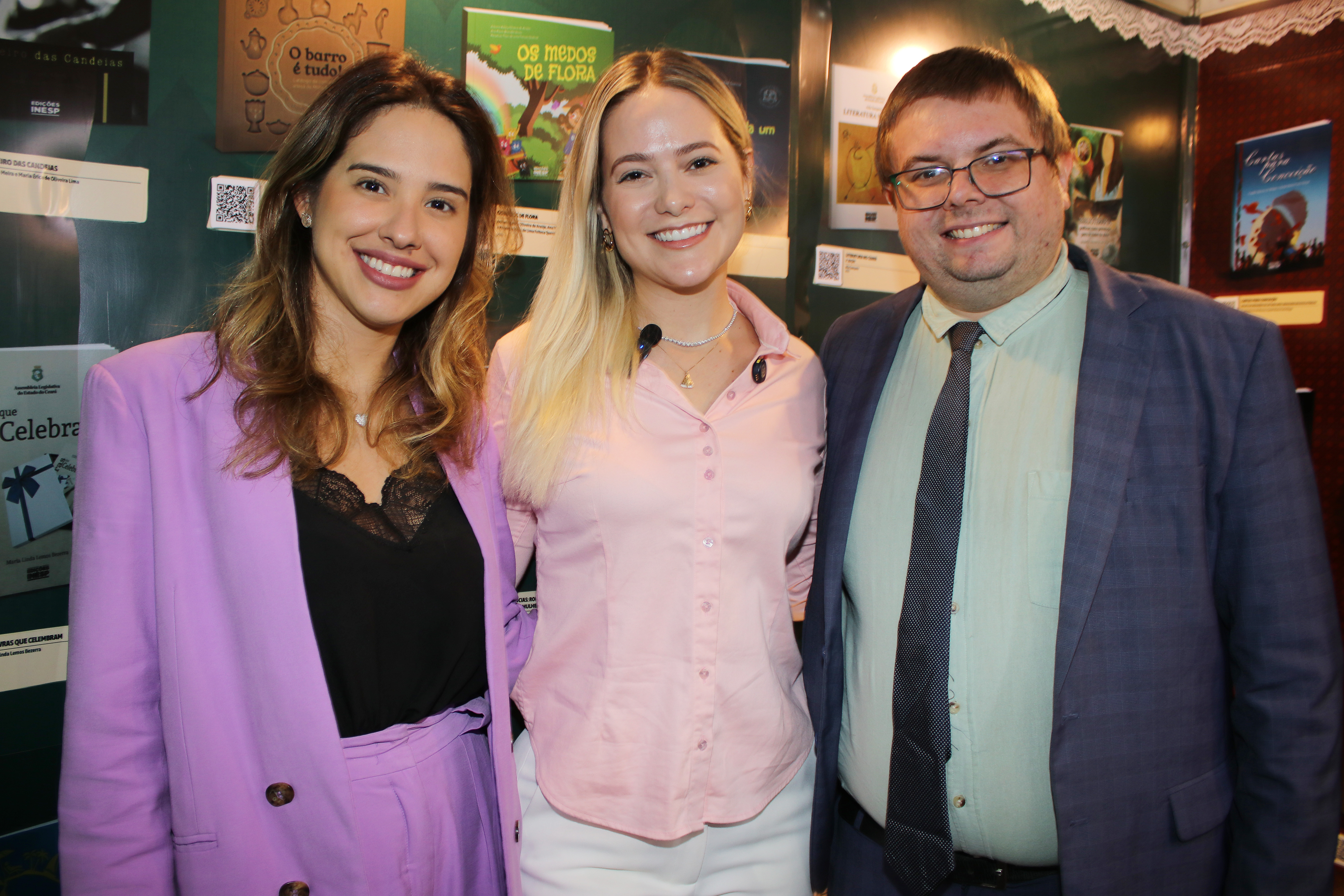 Os autores lançam a obra no estande especial do Inesp na Bienal do Livro.