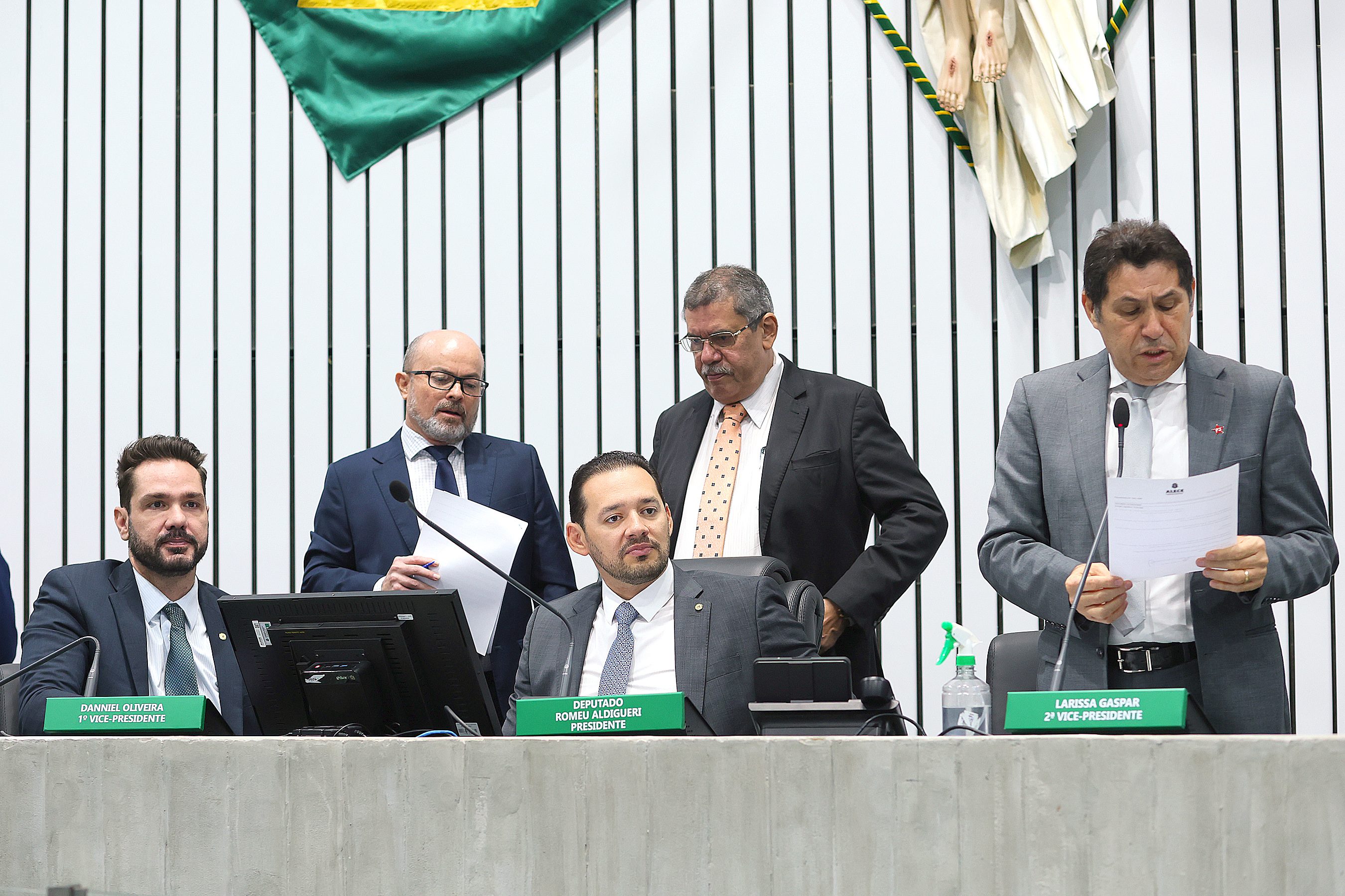 Votação foi realizada durante a sessão plenária desta quinta-feira (10/04)