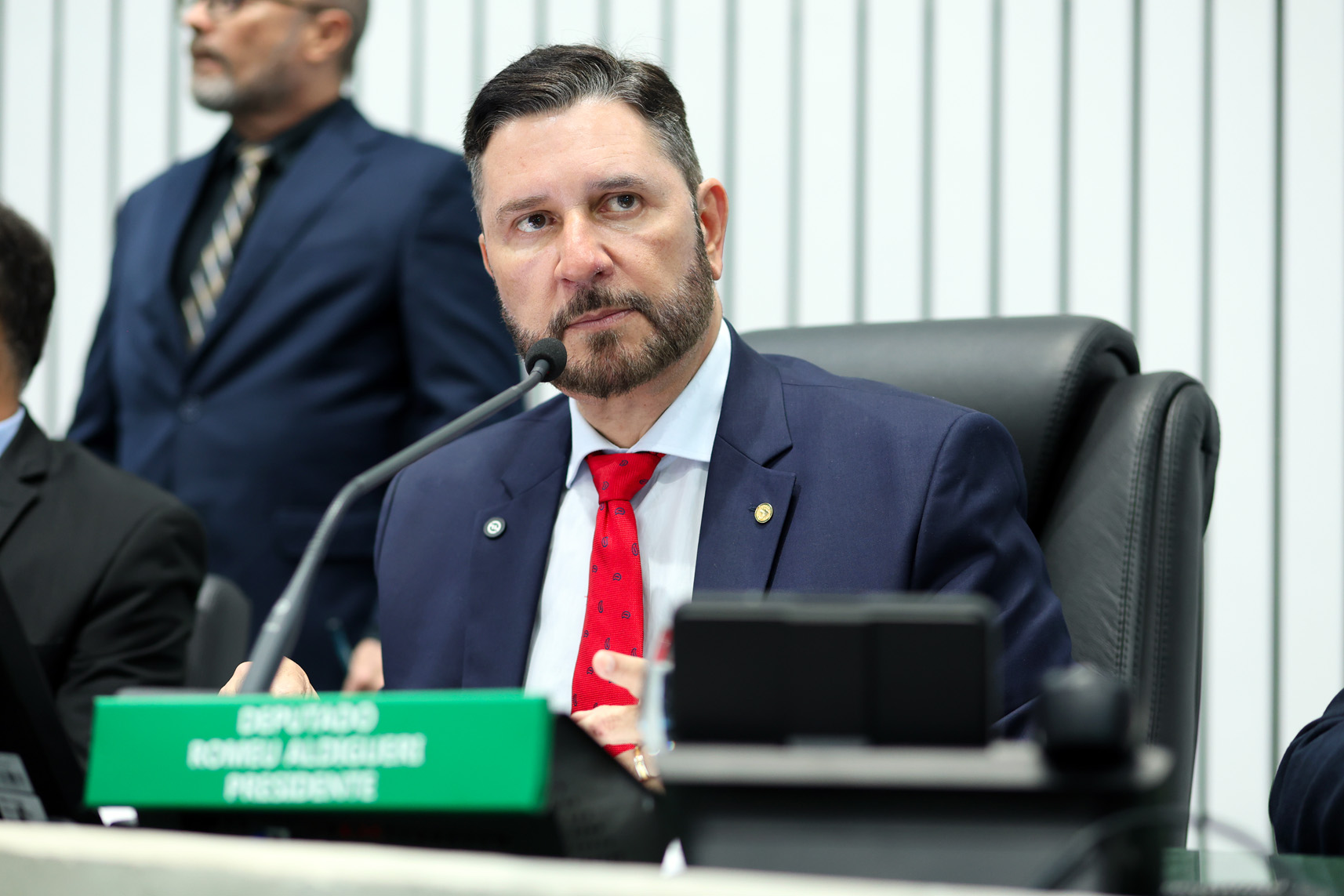 O presidente da Alece, deputado Romeu Aldigueri (PSB), divulga os novos produtos de comunicação da Casa.