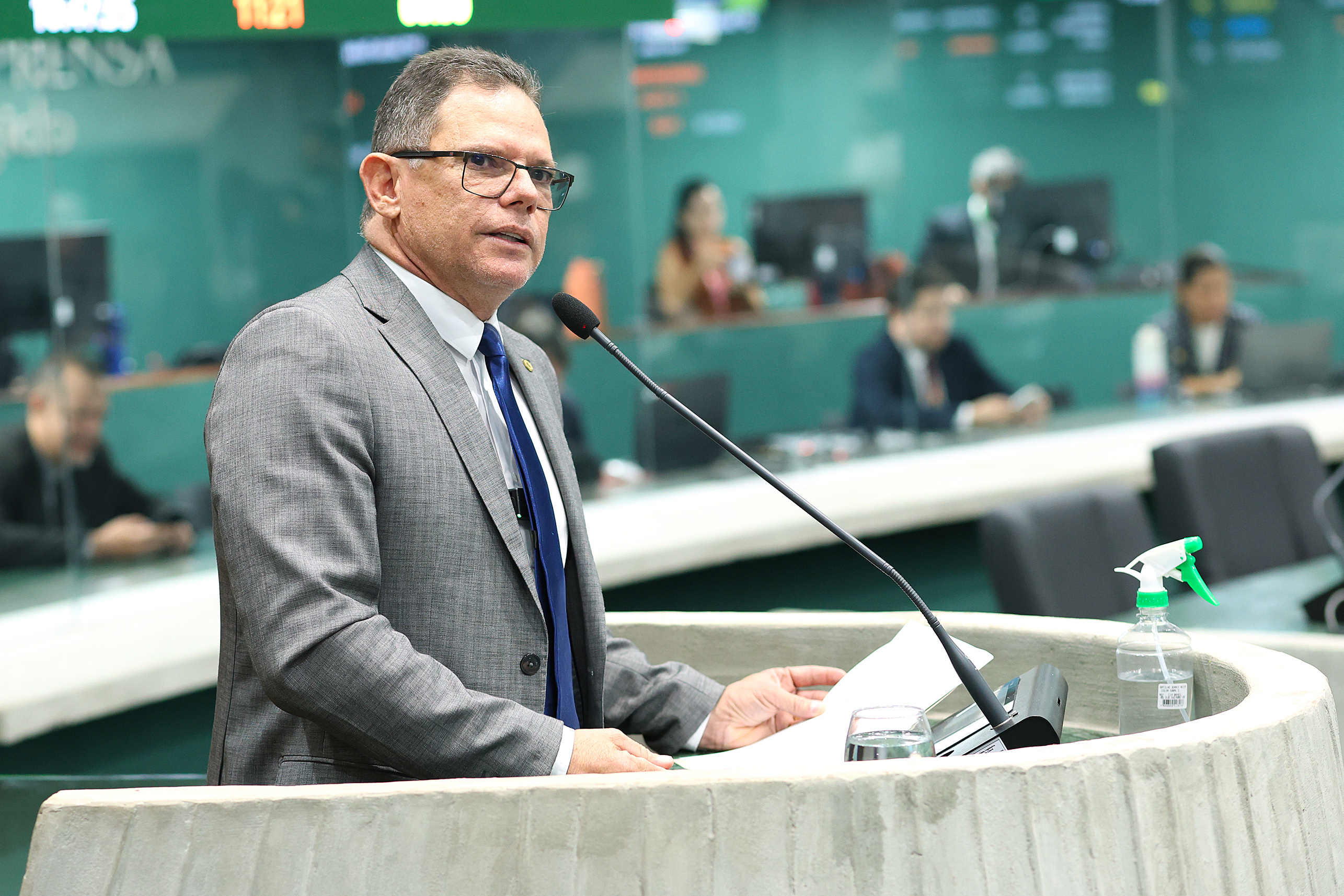 Deputado Lucinildo Frota (PDT) durante pronunciamento no primeiro expediente desta terça-feira (29/04)