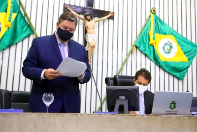 Leitura do expediente na abertura da sessão plenária desta terça-feira-feira 