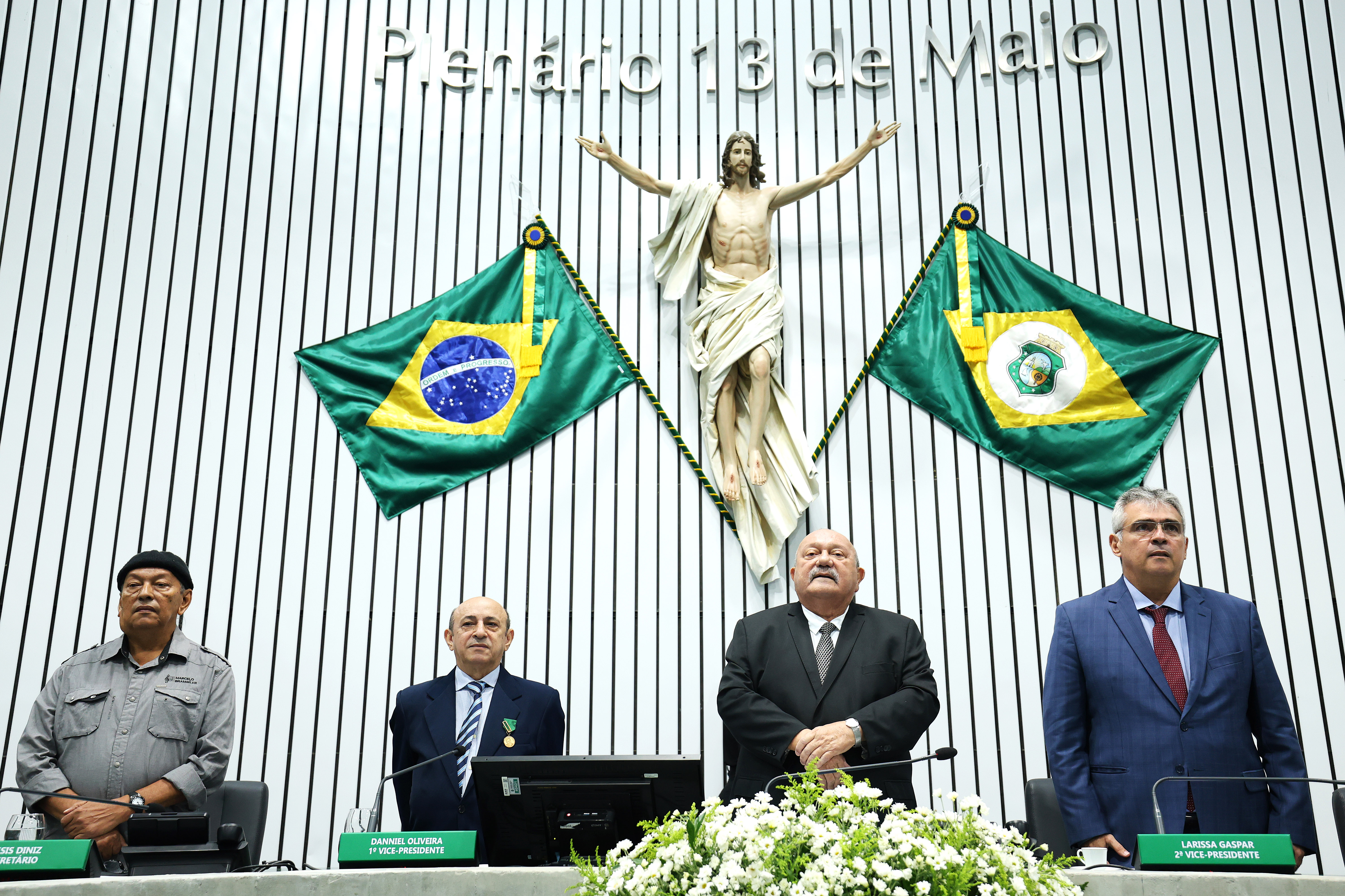 O deputado Fernando Hugo comandou a homenagem ao músico.