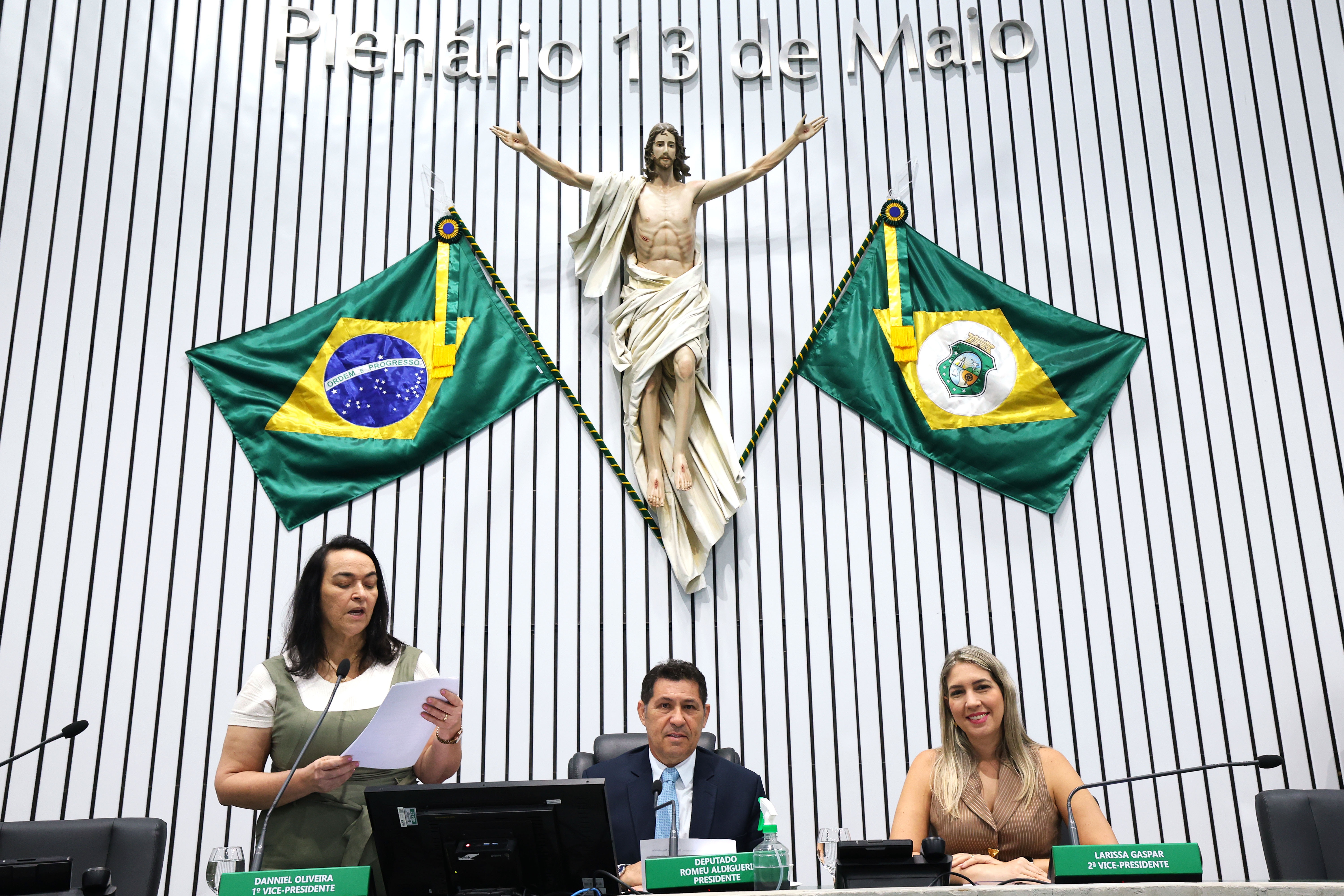 A deputada Dra. Silvana (PL) leu os 20 projetos que iniciam tramitação na Casa.