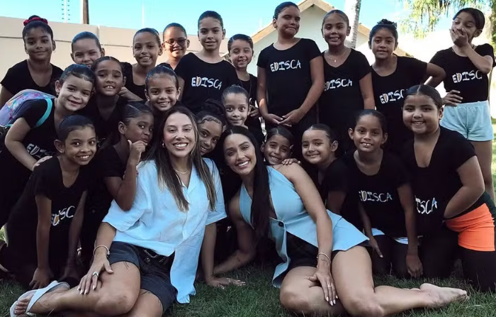 Turma da Edisca com as bailarinas Renata Saldanha e Eva Pacheco