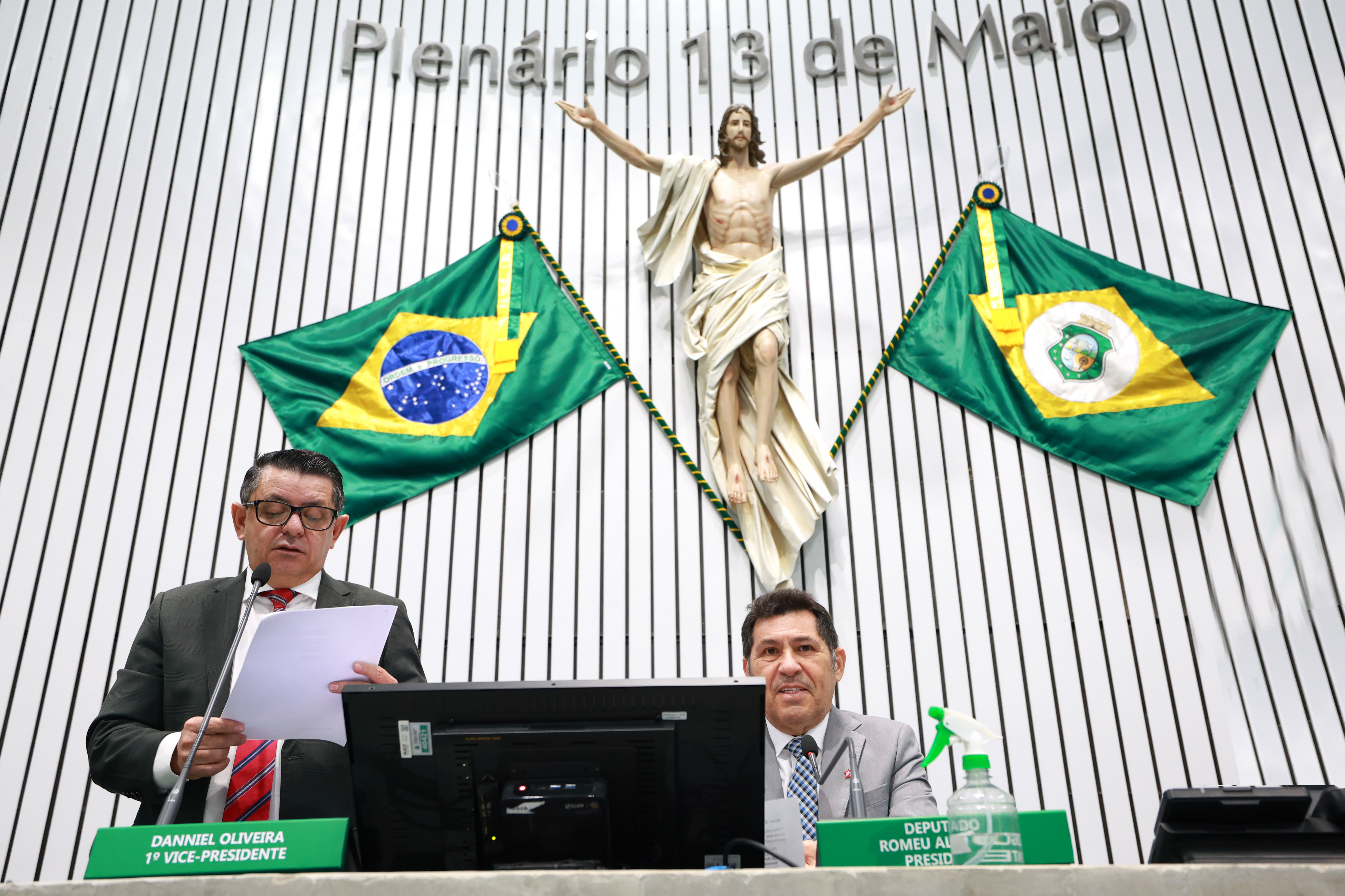 O deputado Nizo Costa (PT) fez a leituras das matérias que iniciaram tramitação na Casa