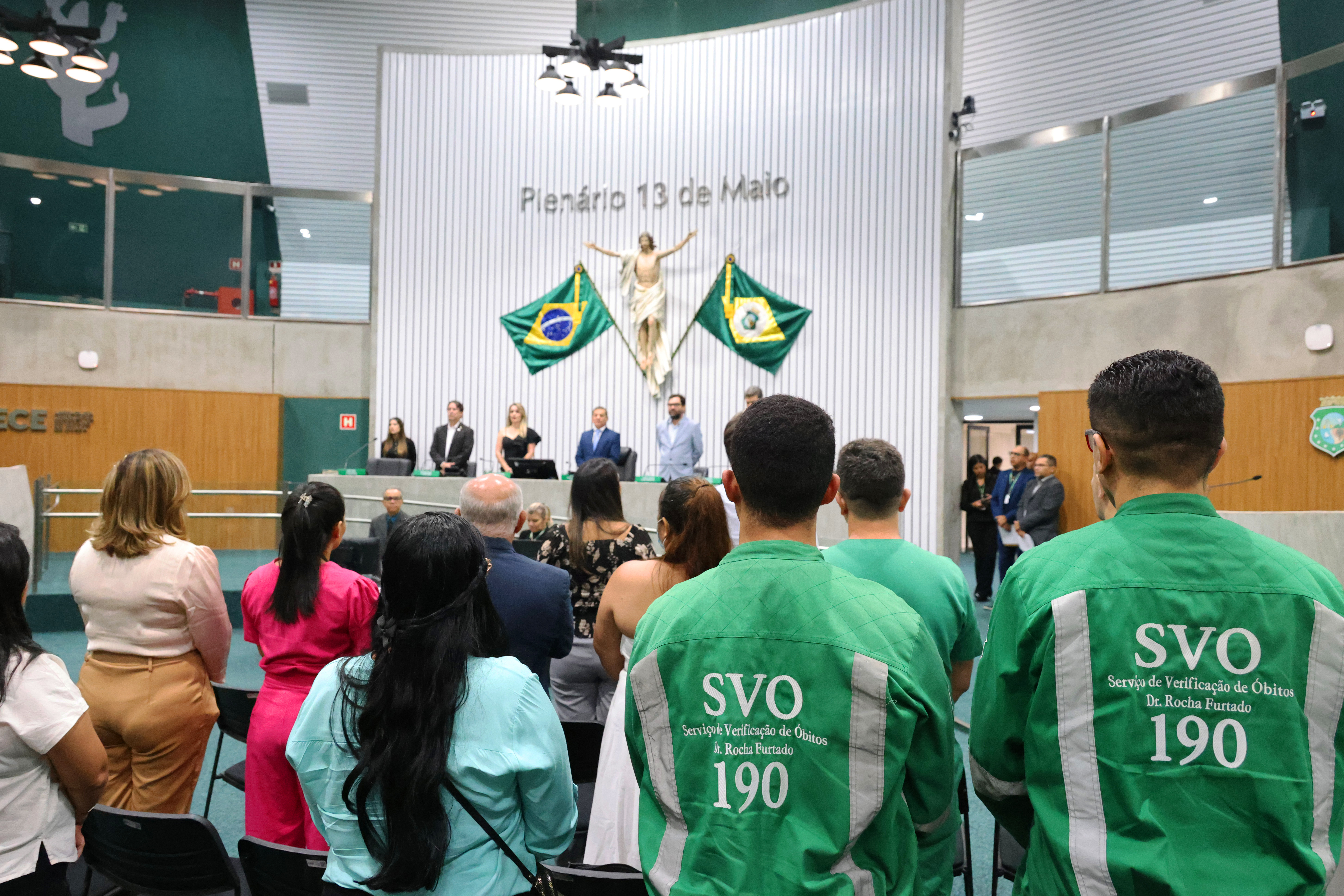 Sessão solene foi realizada no Plenário 13 de Maio