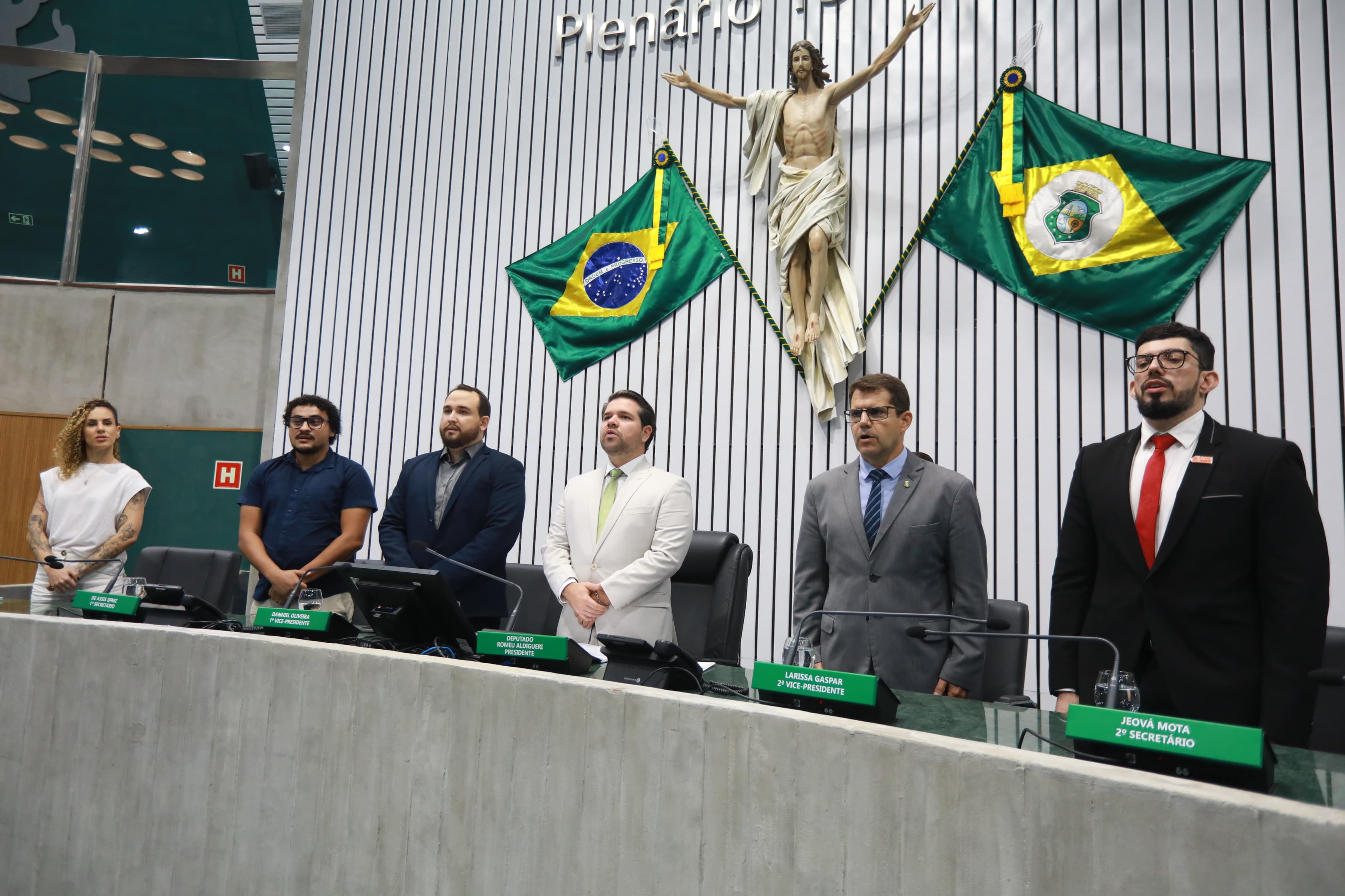 Sessão solene foi realizada no Plenário 13 de Maio