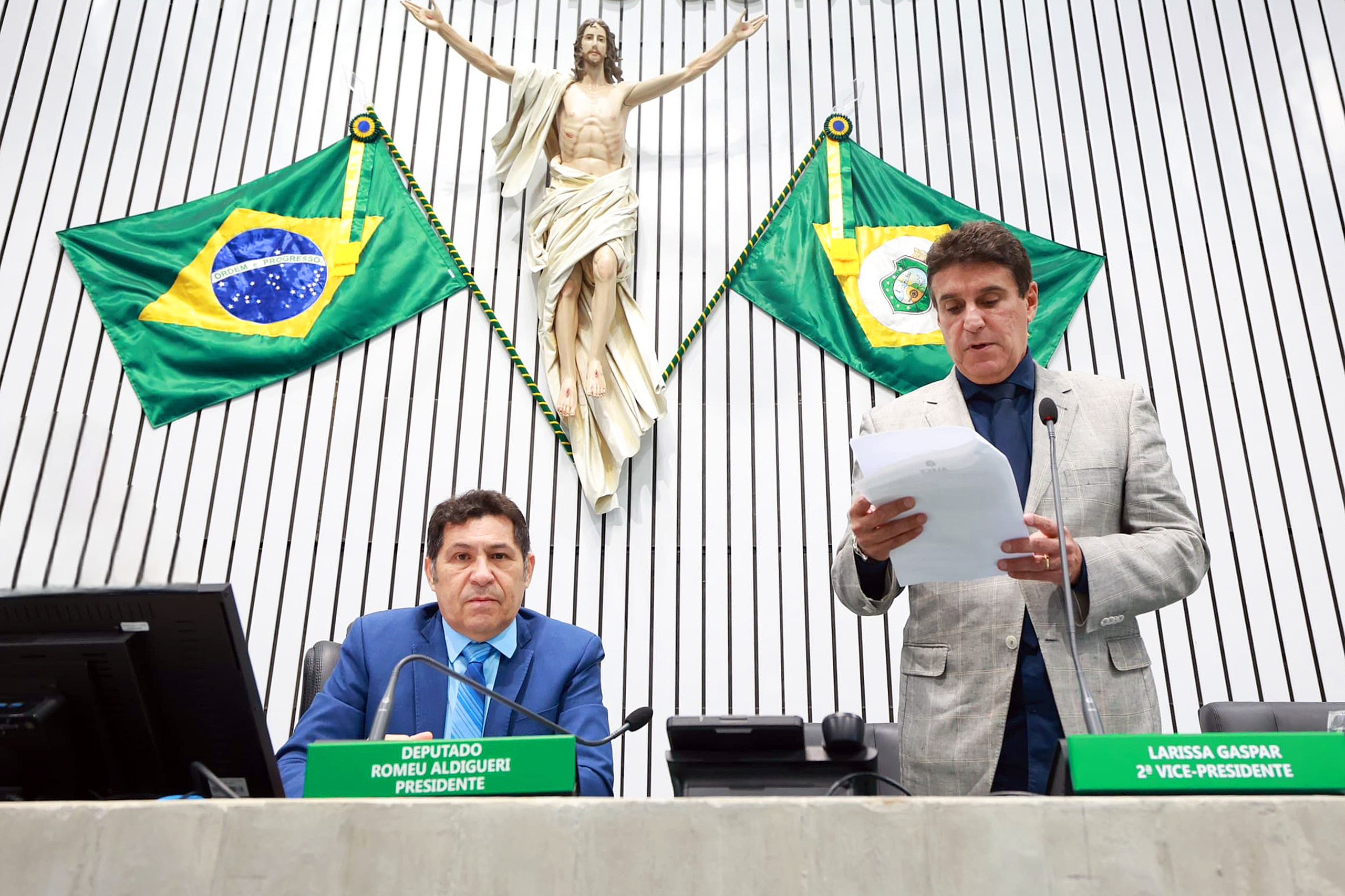 O deputado Agenor Neto (MDB) realizou a leituras dos projetos