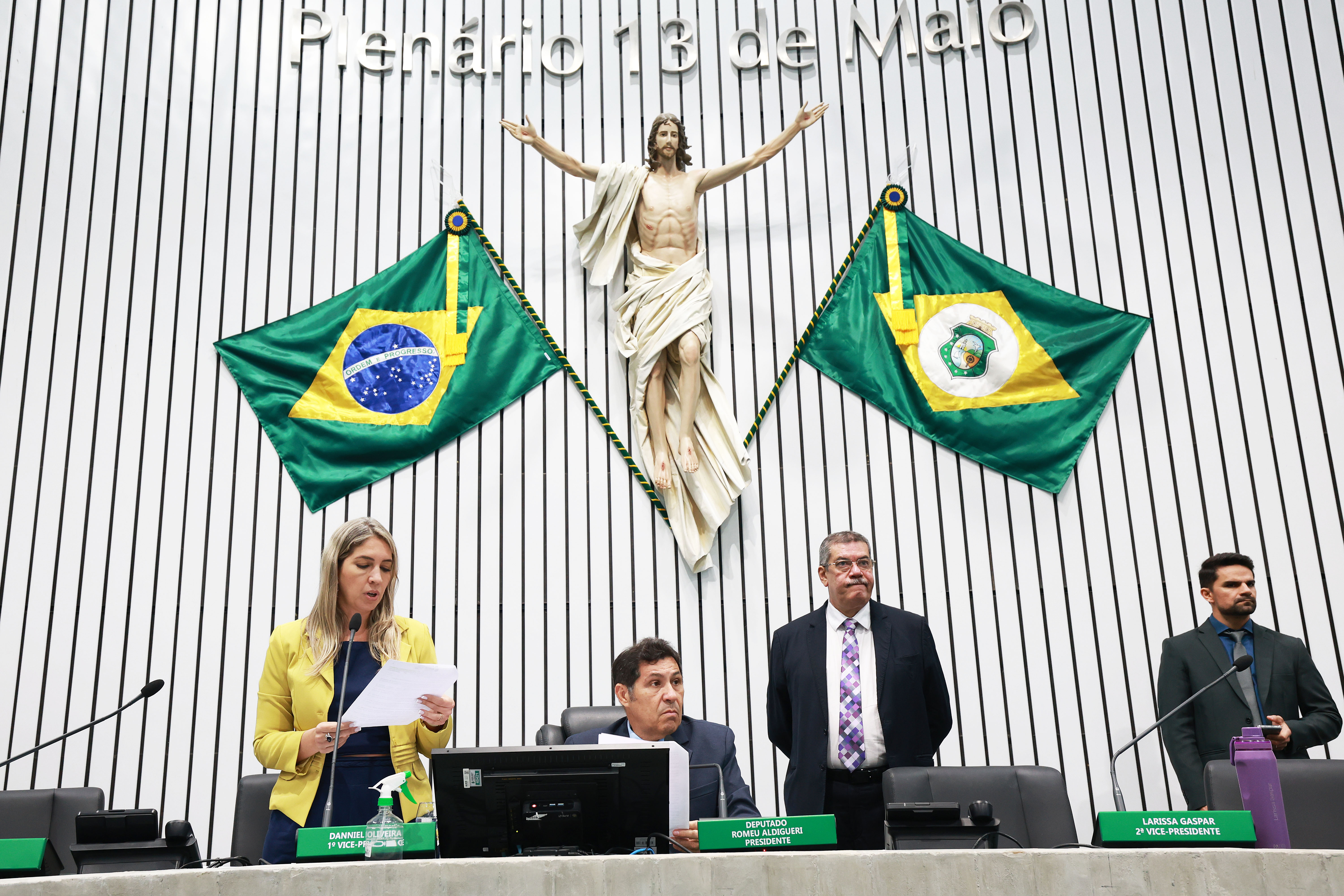 Os parlamentares deliberaram sobre projetos de iniciativa de seus mandatos