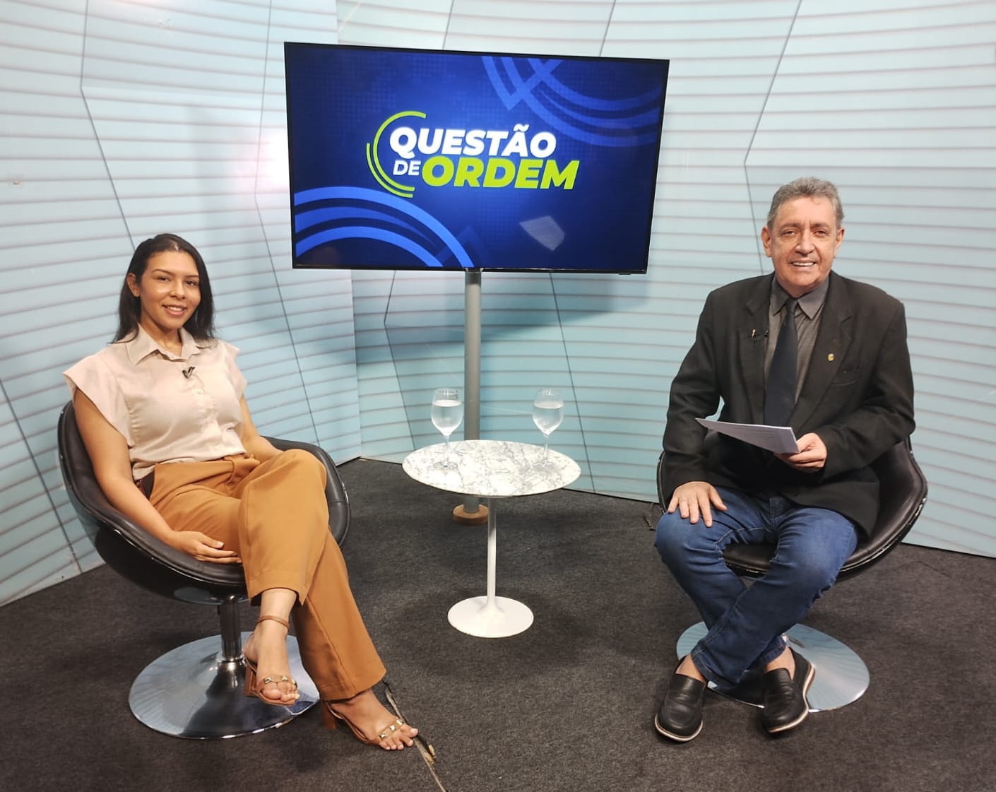 Jessica Tavares, engenheira ambiental e sanitarista da Célula de Sustentabilidade e Gestão Ambiental da Alece e jornalista Renato Abreu