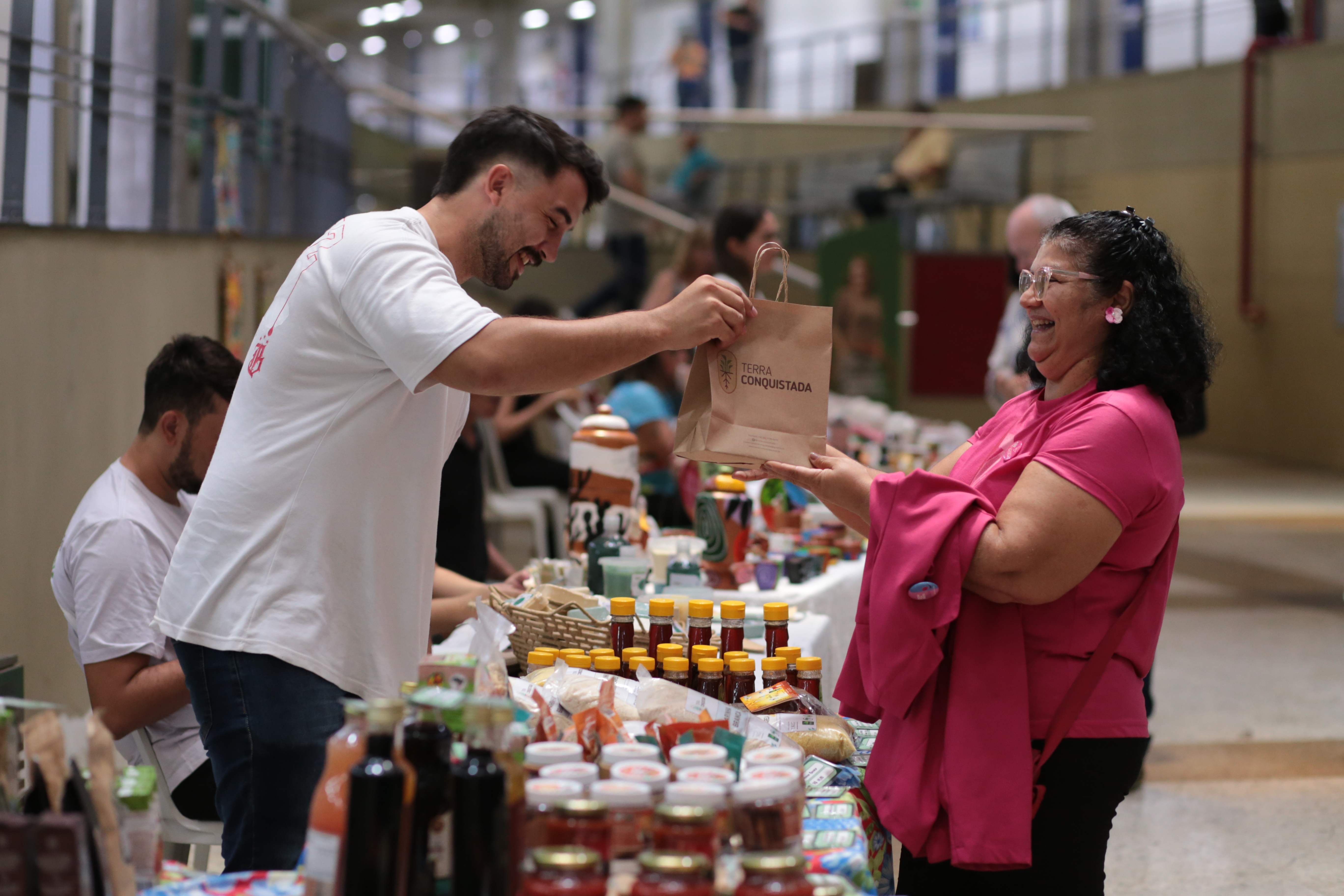 Feira incentiva o consumo sustentável e segue até esta quinta-feira
