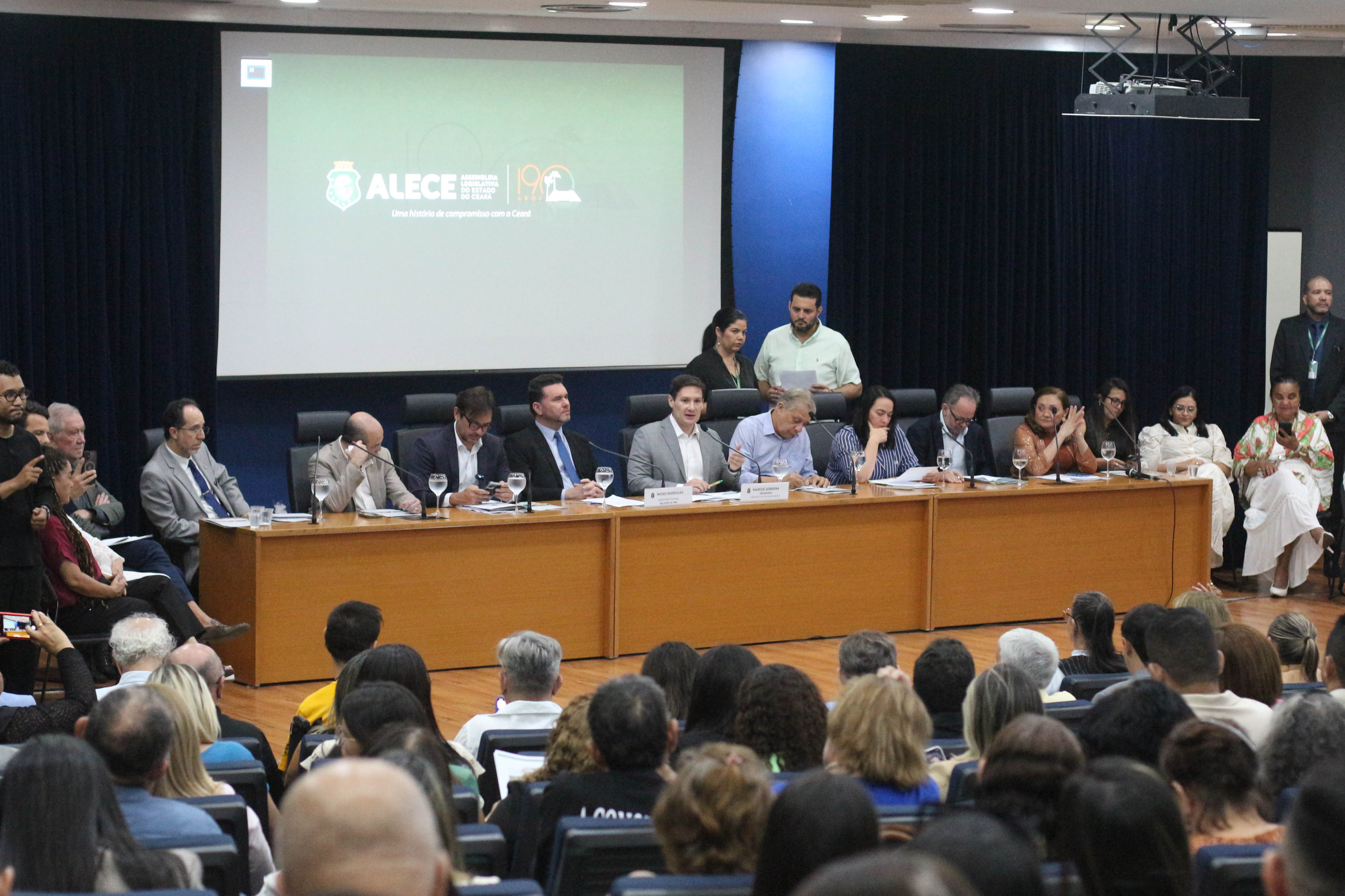 Parlamentares e especialistas debatem desafios e metas do novo Plano Nacional de Educação