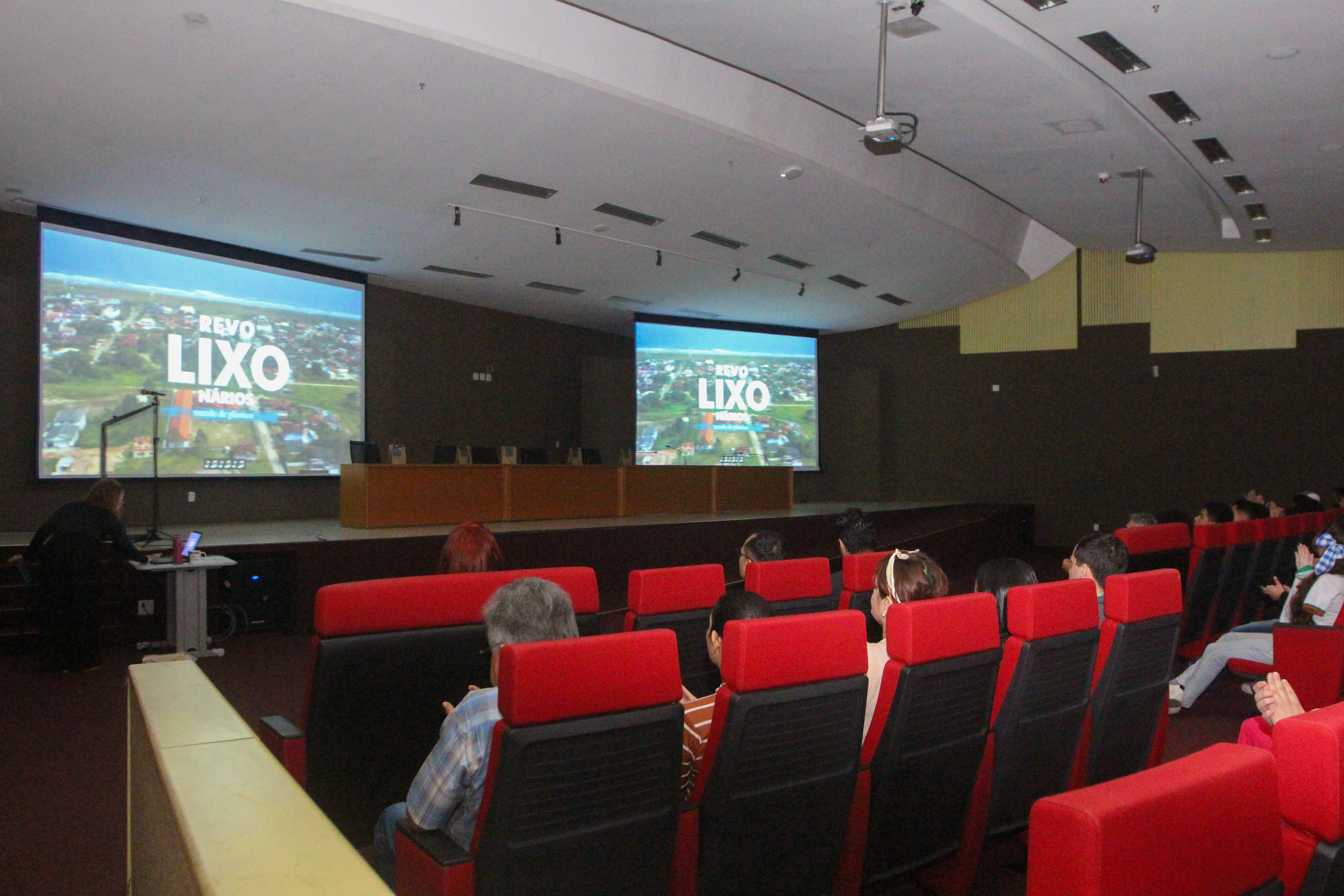 Cine Alece aborda poluição plástica e debate conscientização ambiental