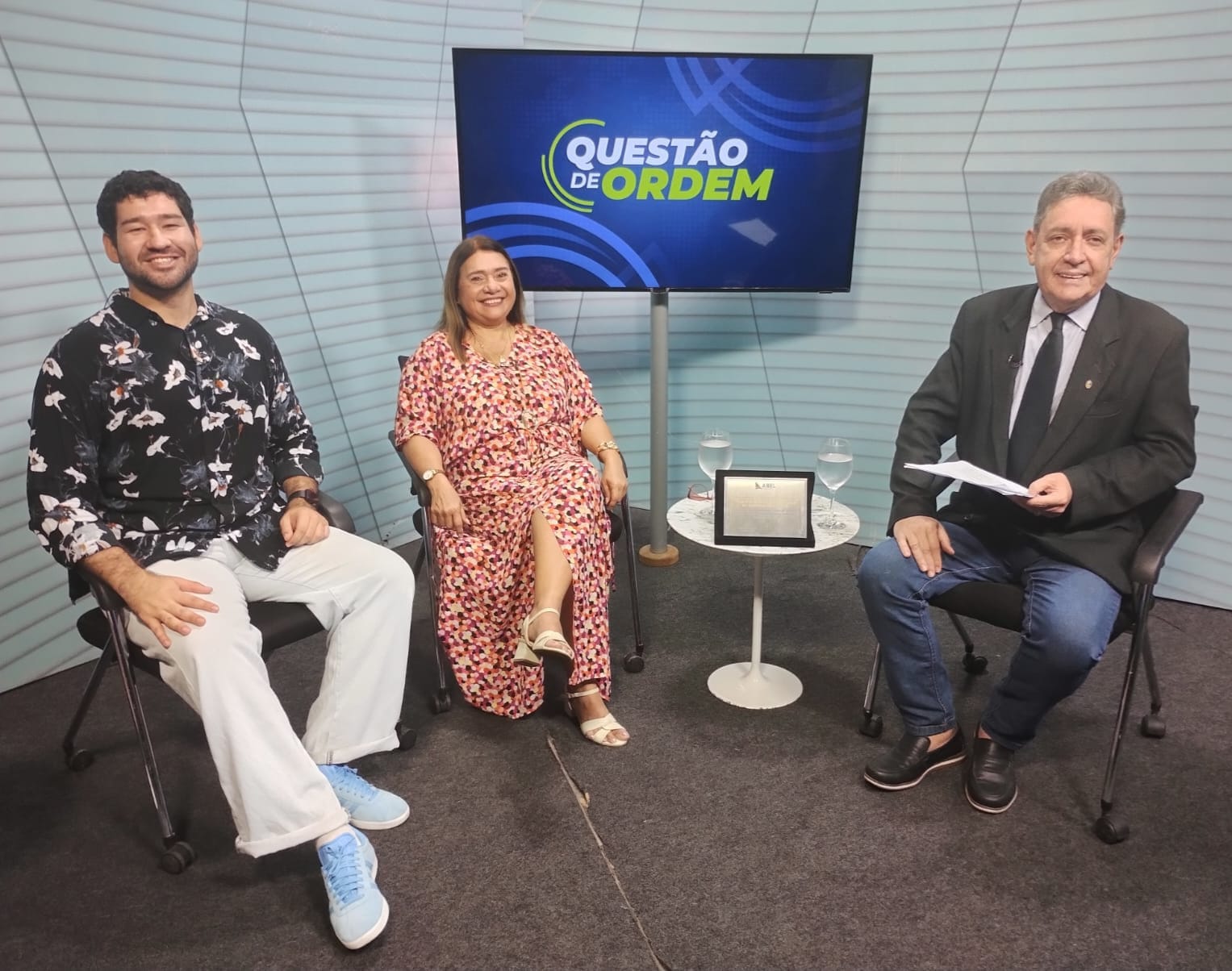 Yuri Passos, supervisor da Célula de Sustentabilidade da Alece, Norma David, coordenadora da Qualificação dos Servidores da Unipace e o jornalista Renato Abreu