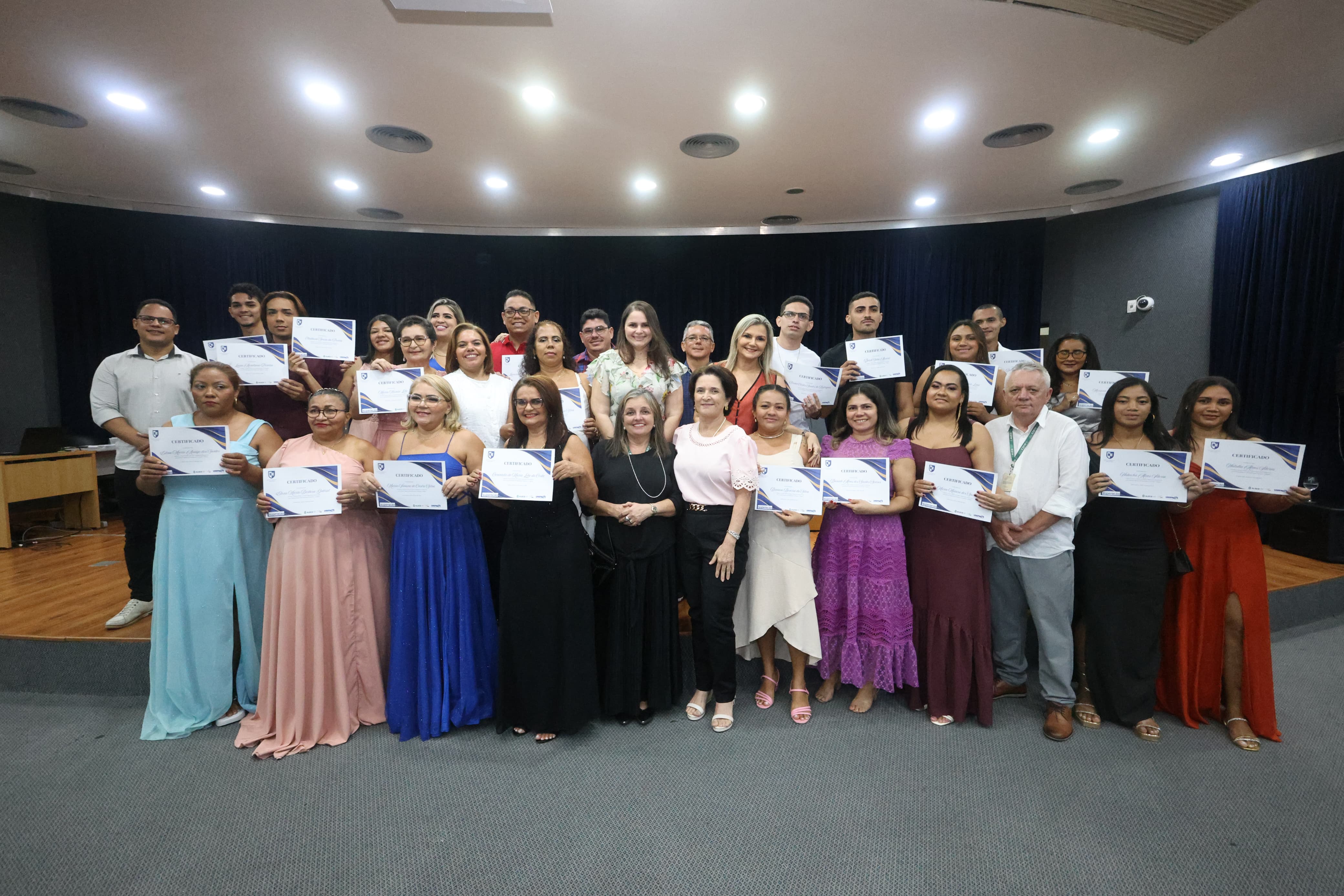 48 formandos receberam certificados de conclusão do Projeto Superação em solenidade no auditório Murilo Aguiar
