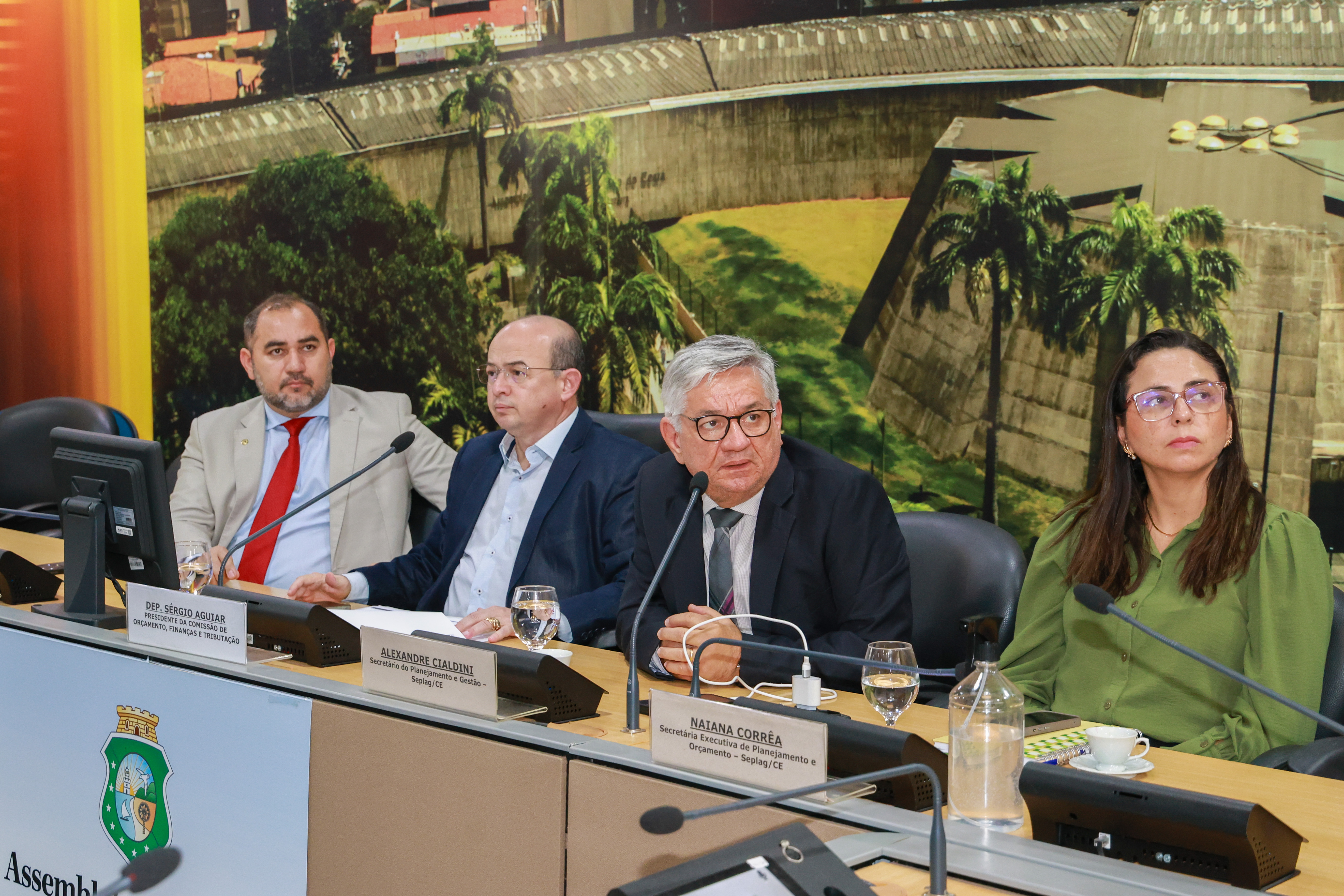 Secretário Alexandre Cialdini apresenta na Alece números do projeto da LDO