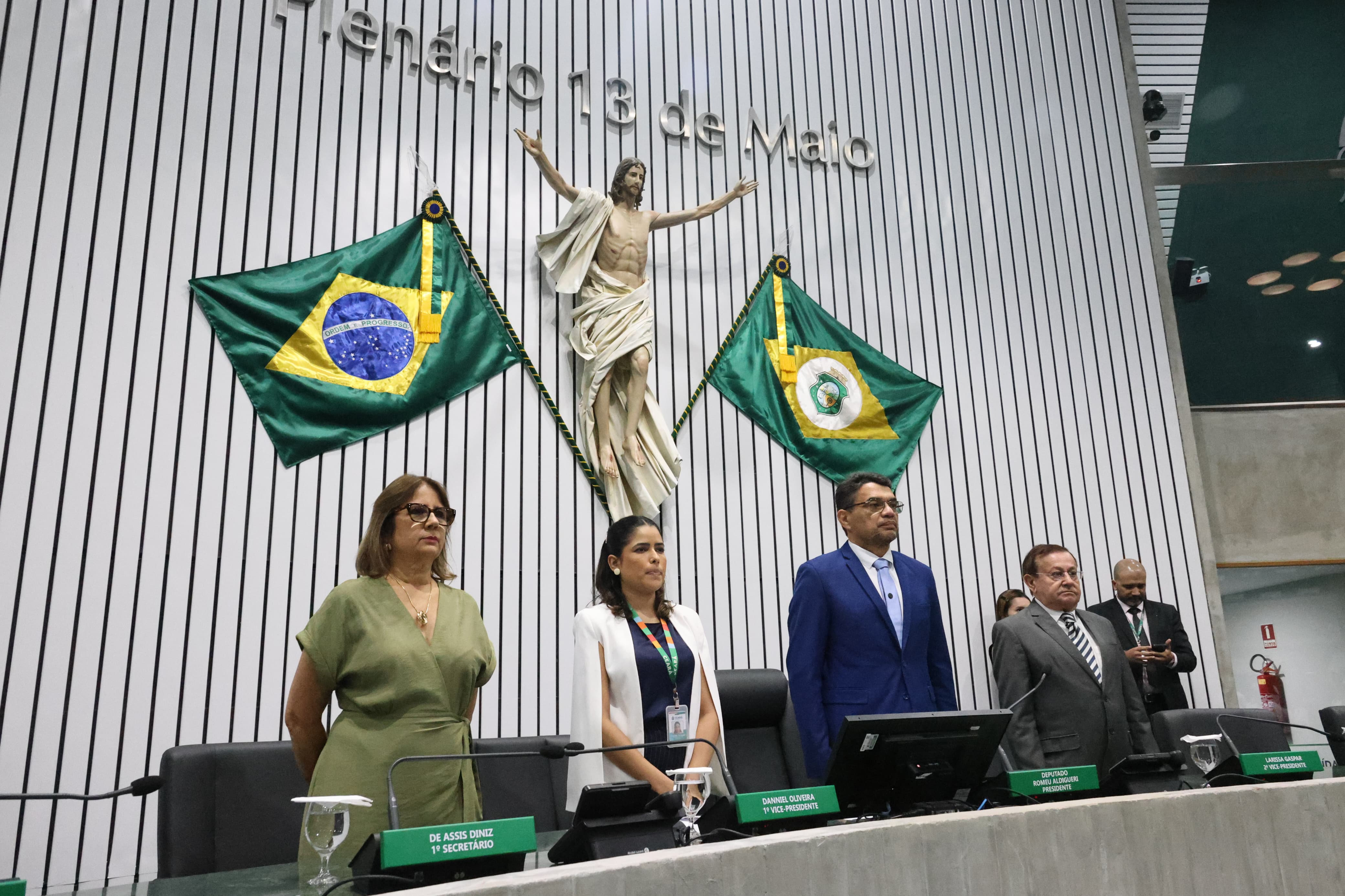 Sessão solene foi realizada no Plenário 13 de Maio
