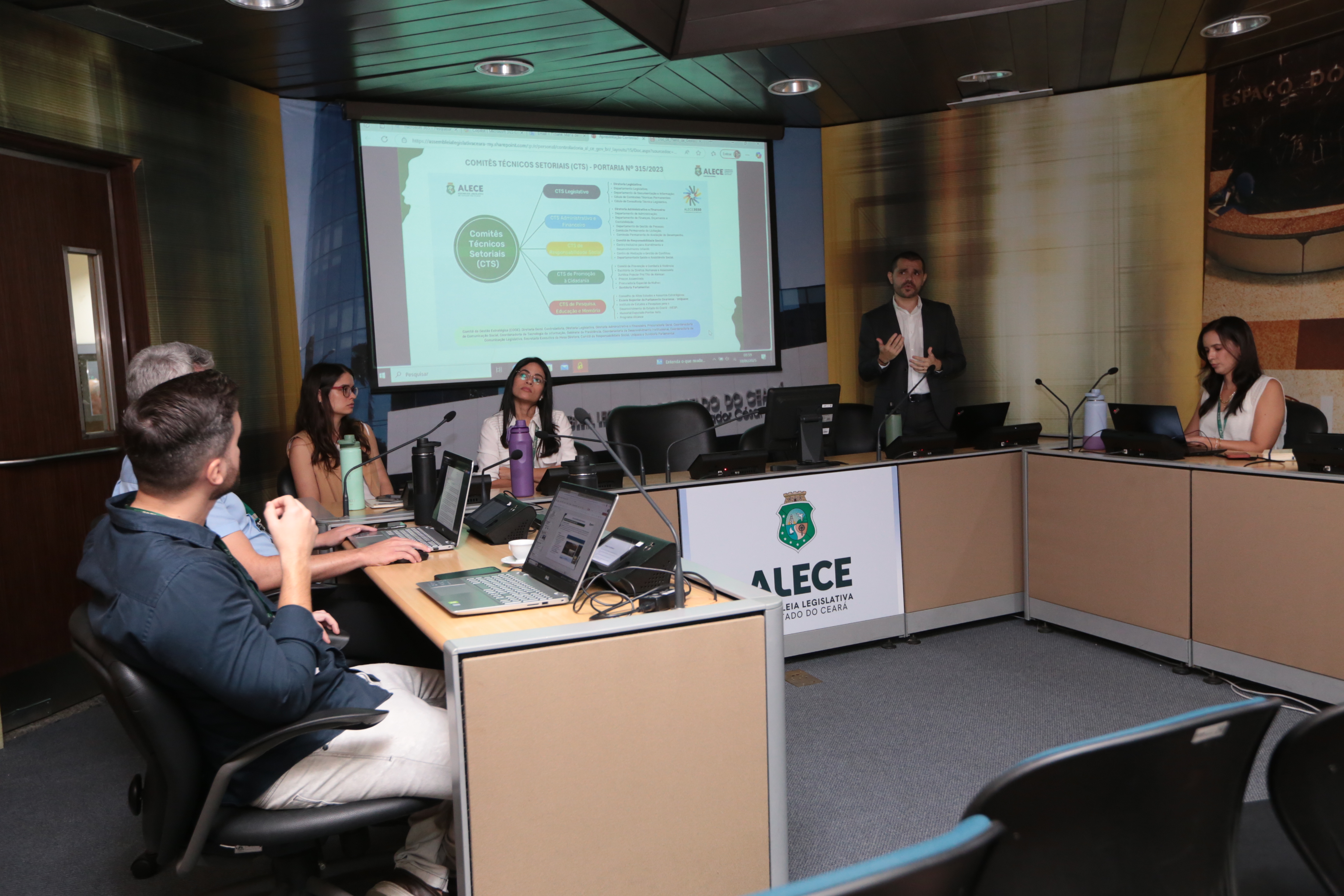 Comitiva da ALE-RO fará visitas por setores da Alece para conhecer o funcionamento do Parlamento cearese