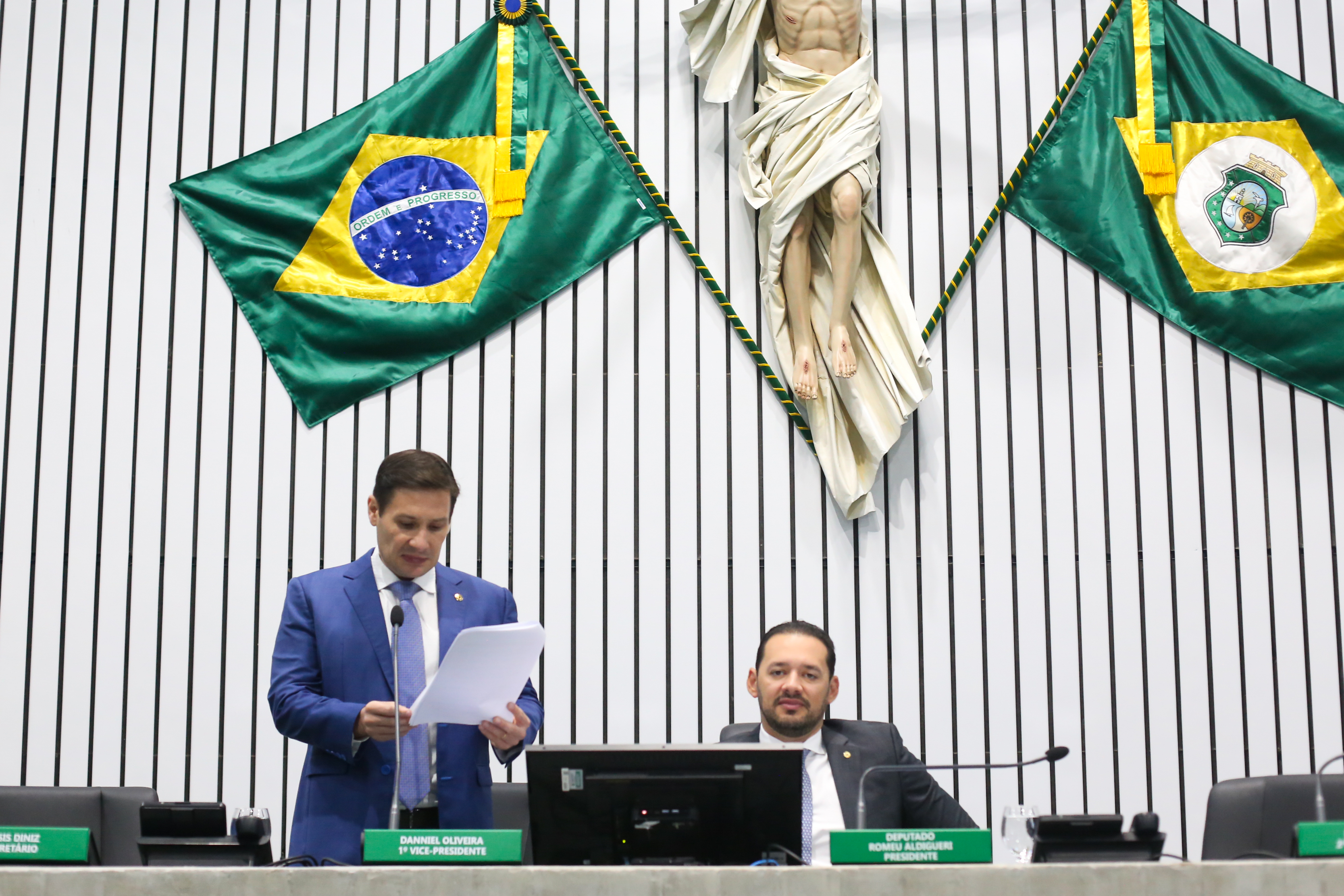 O deputado Marcos Sobreira (PSB) fez a leitura das matérias