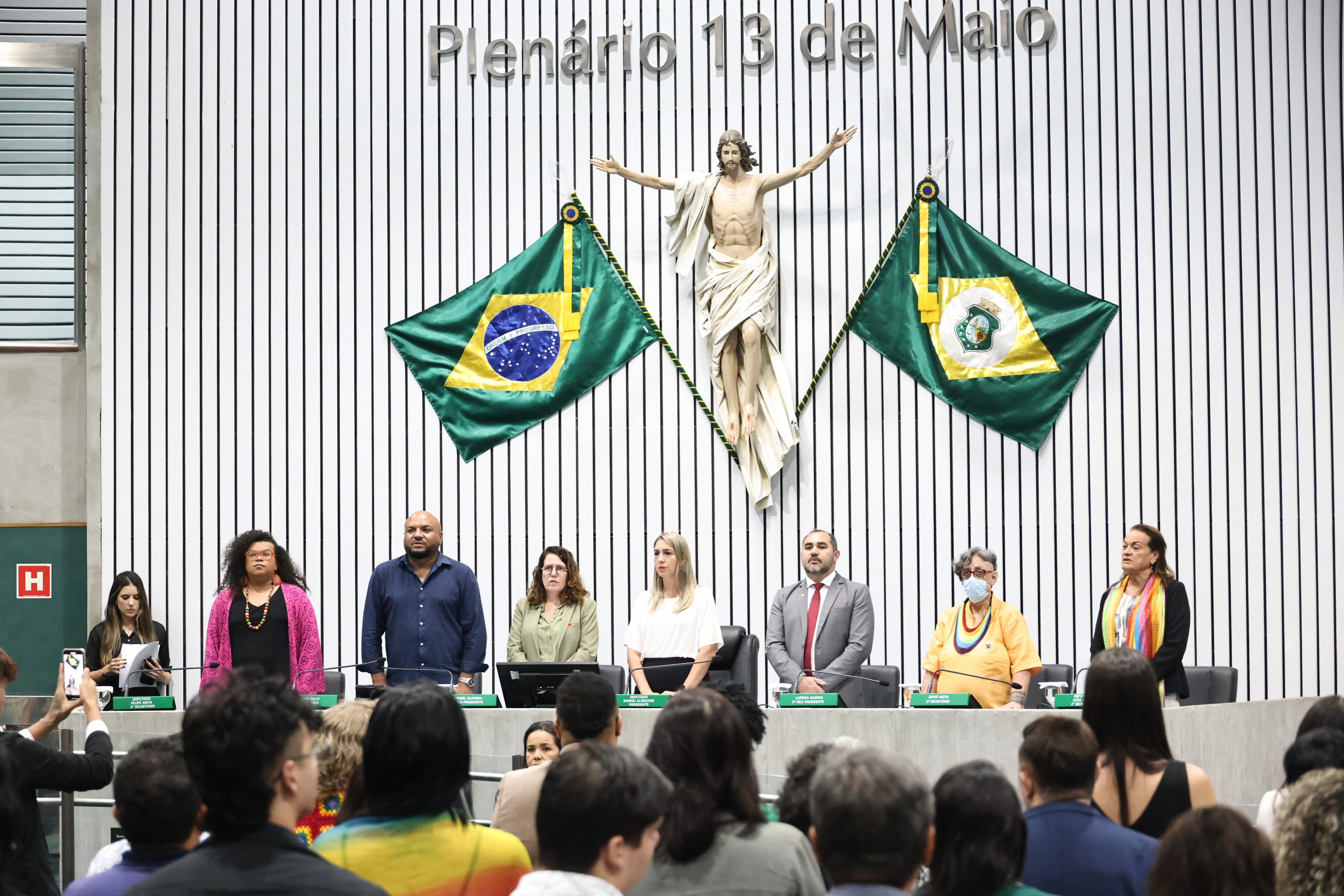 Solenidade homenageia entidades e ativistas da causa LGBTQIAP+