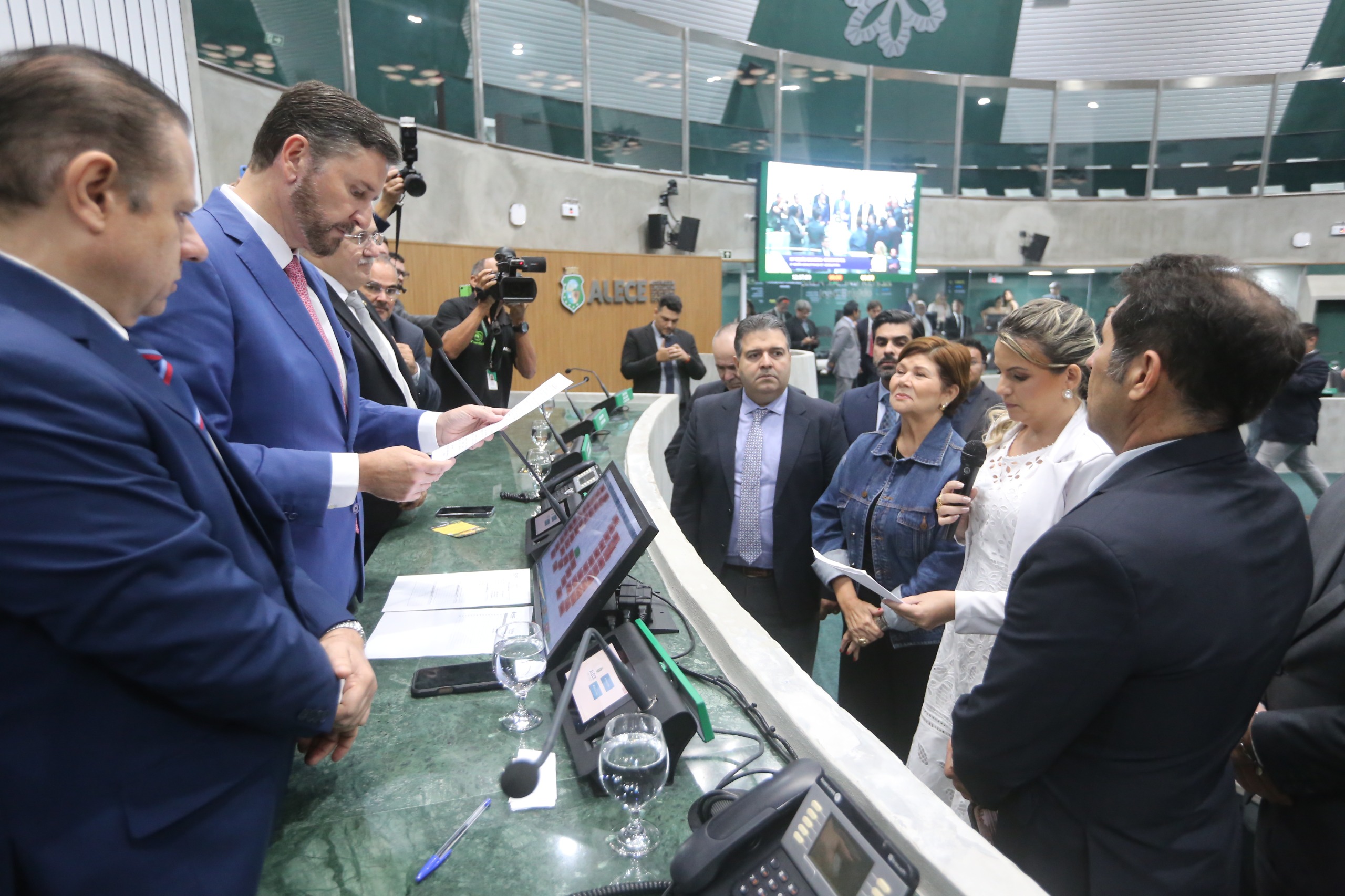 Deputada suplente Keivia Dias (PSD)  faz juramento de posse