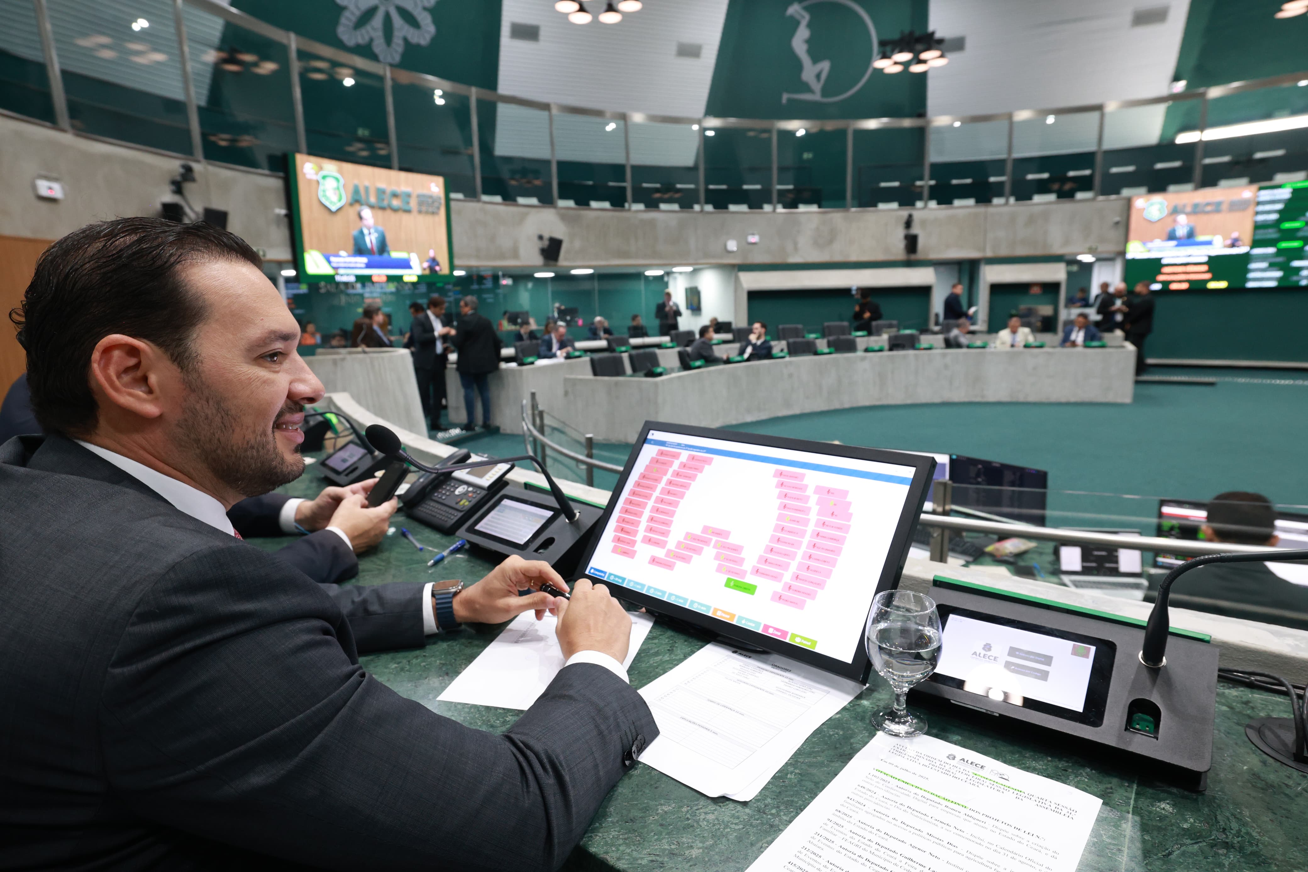 Todas as matérias aprovadas são de autoria dos parlamentares