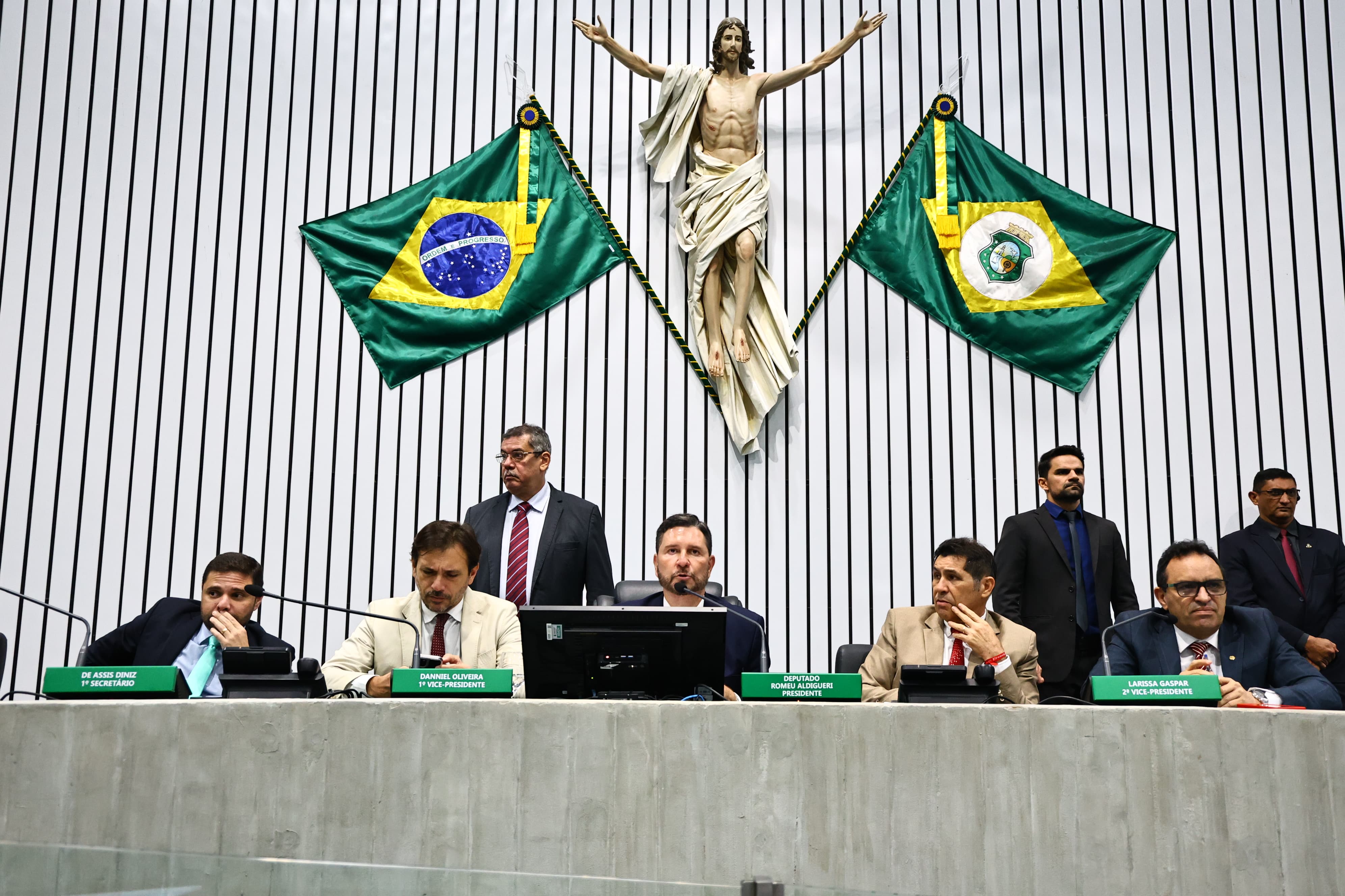 Alece aprova matéria que disciplina funcionamento das sessões plenárias