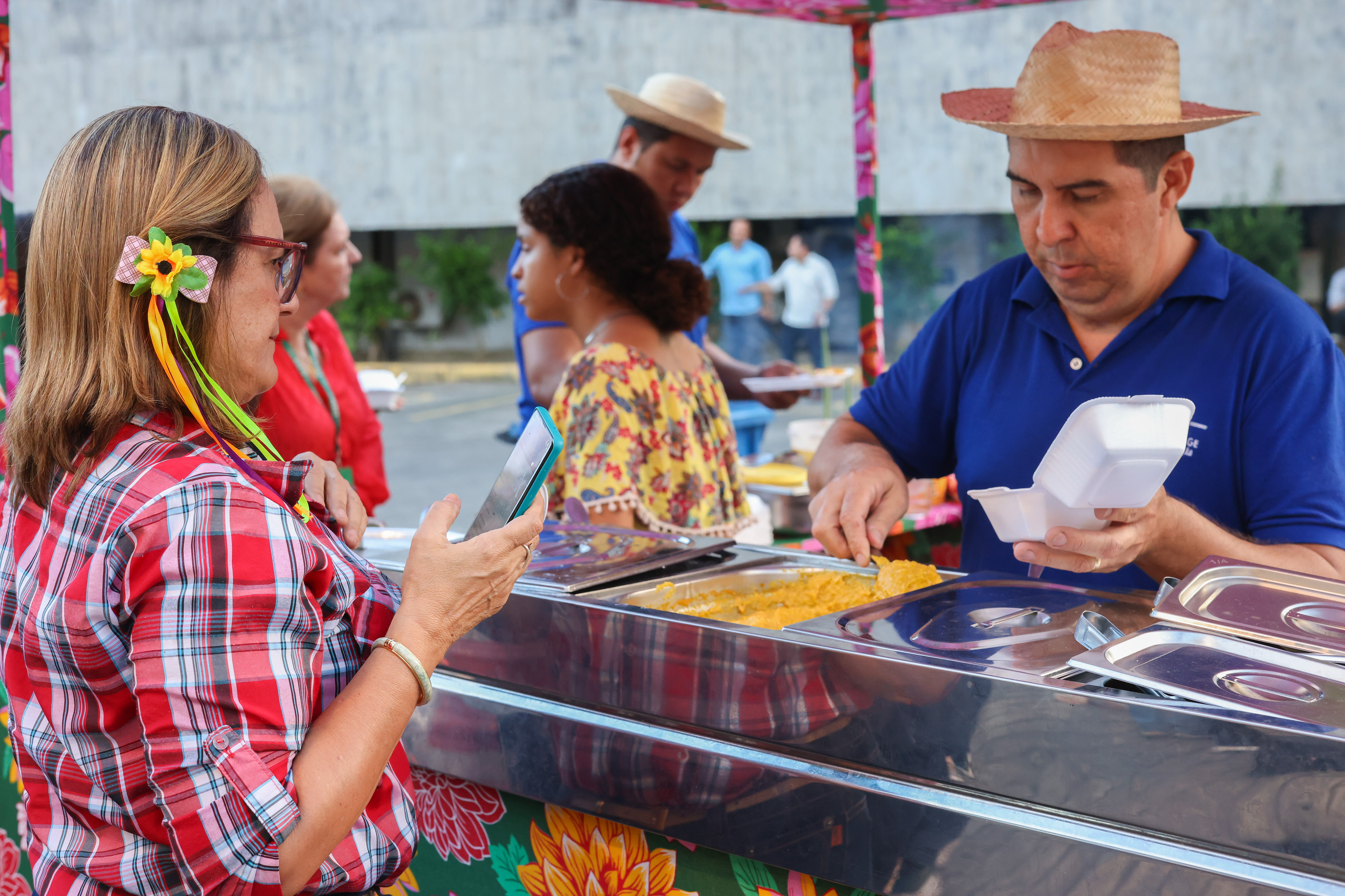 O tradicional pratinho foi servido durante o Arraiá da Alece, realizado em julho deste ano