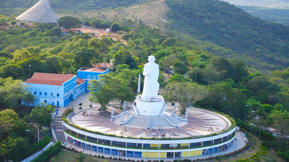 Estátua de Padre Cícero em Juazeiro do Norte (CE)