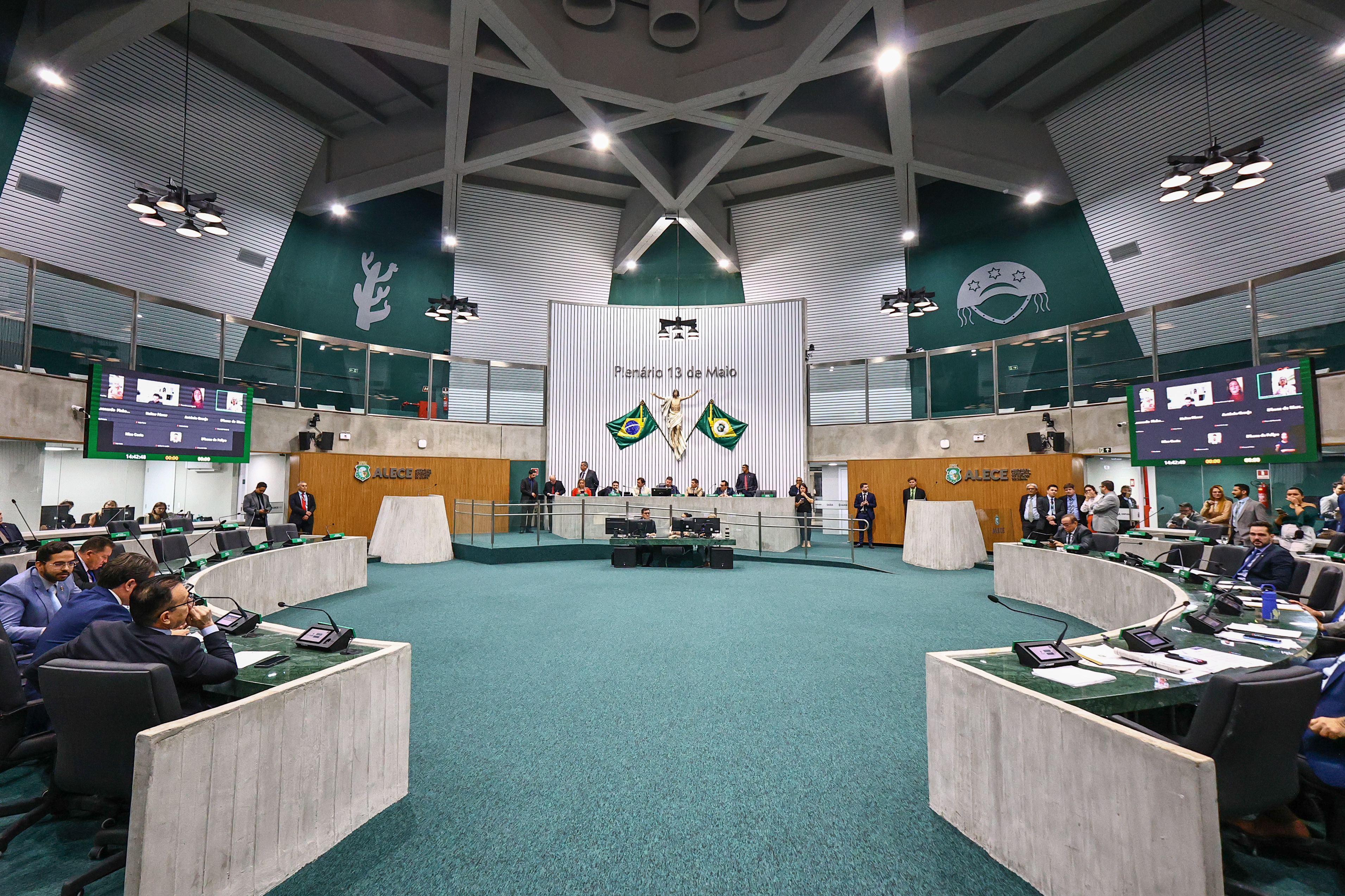 O primeiro expediente terá nove oradores com inscrição feita por ordem alfabética