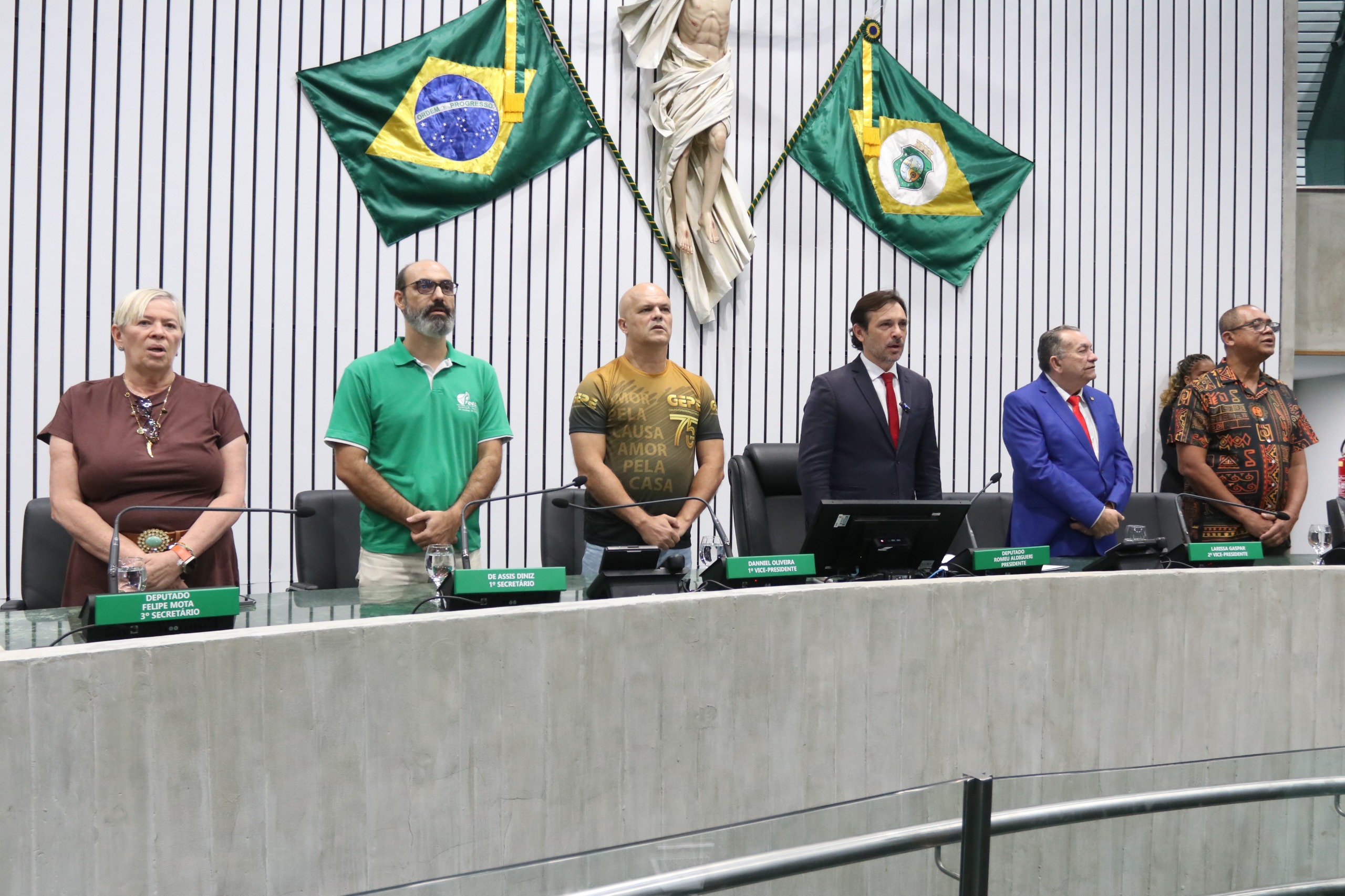Sessão solene foi realizada no Plenário 13 de Maio