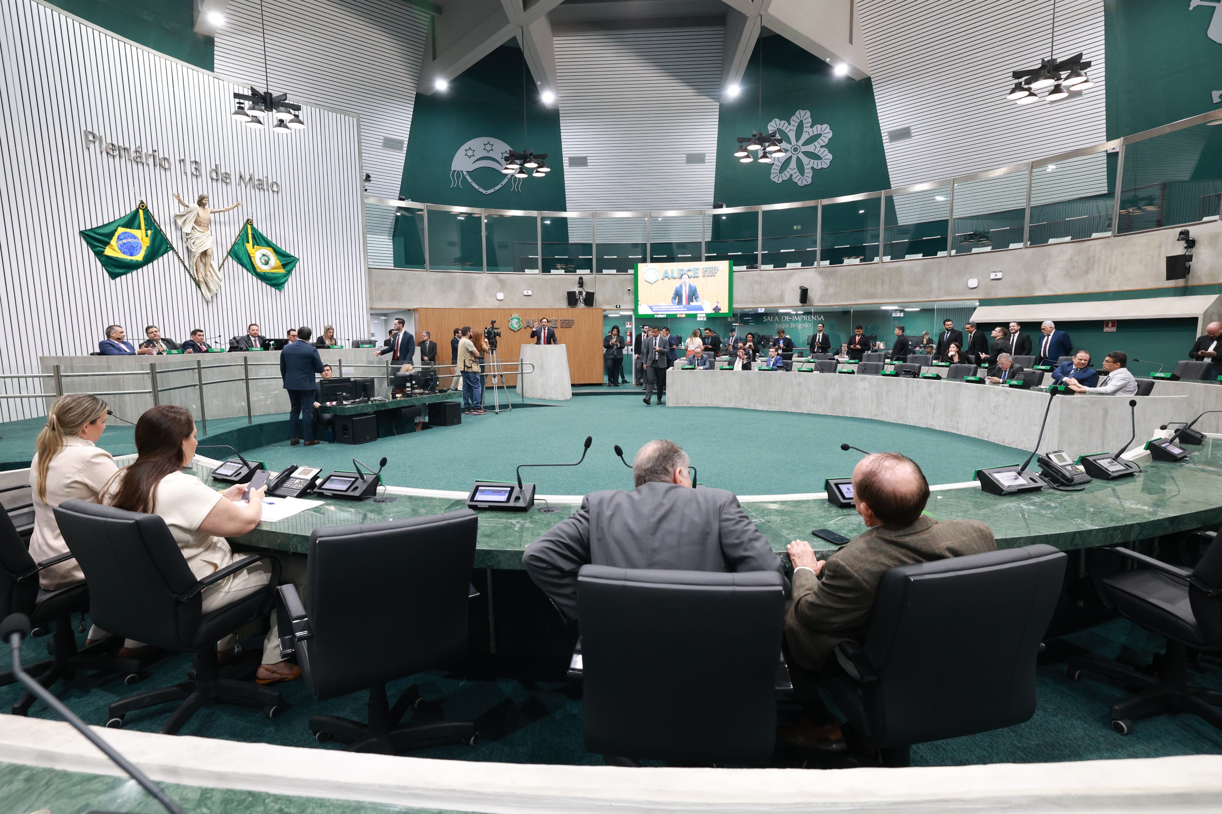 Bancadas partidárias da Alece têm alterações após o recesso