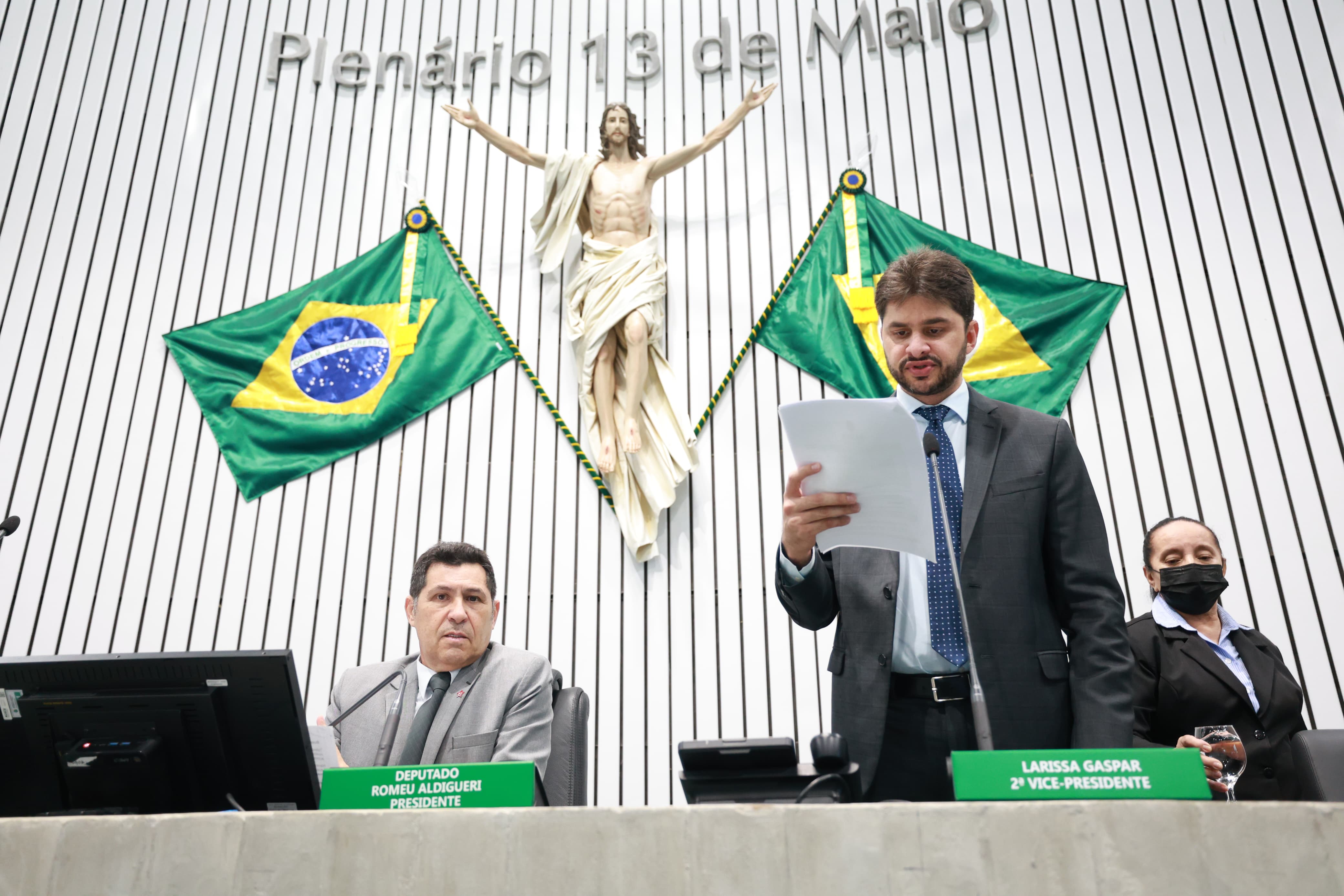 O deputado Guilherme Landim (PSB) leu o expediente da sessão de hoje