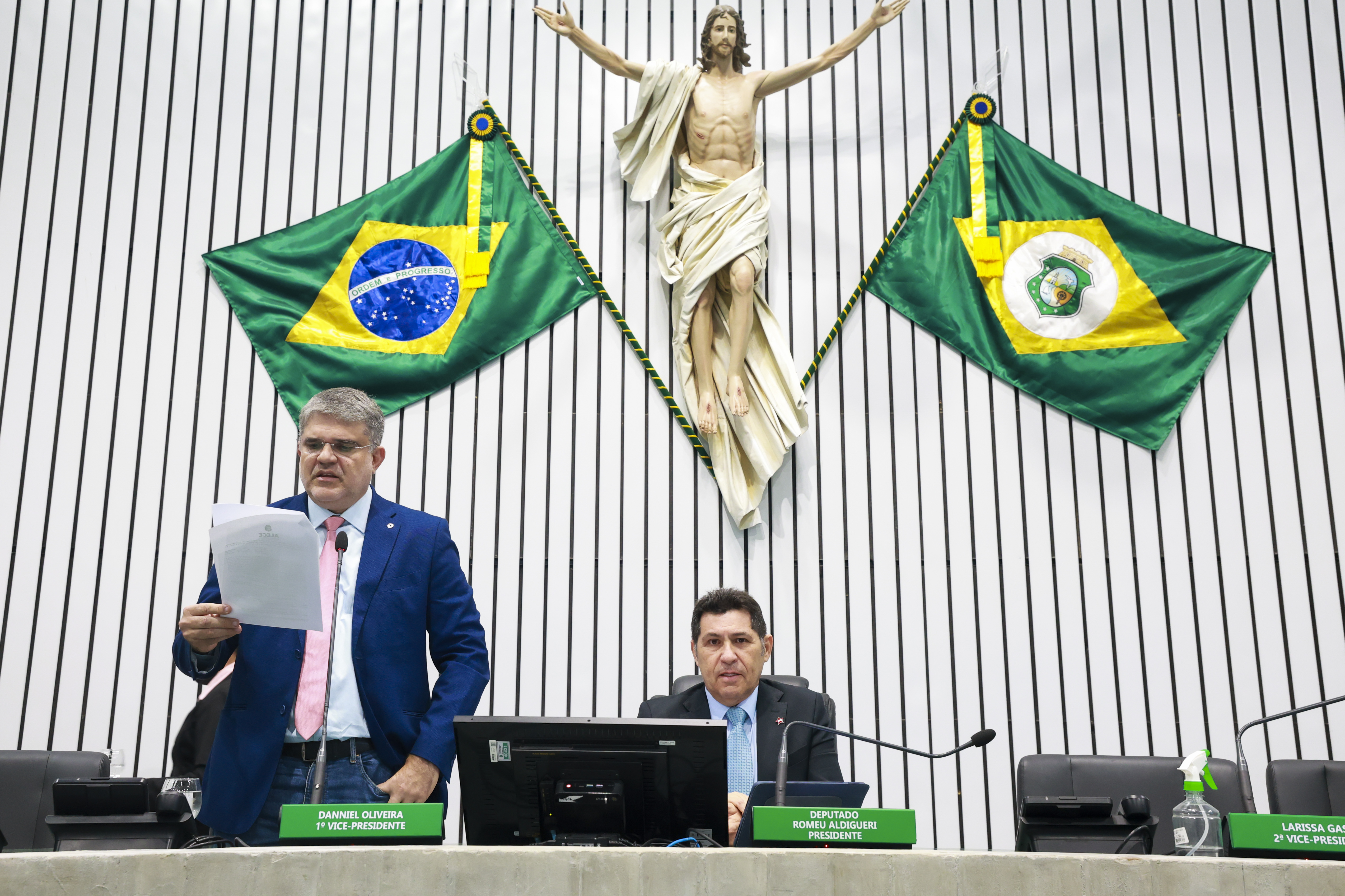 O deputado Leonardo Pinheiro (Progressistas) realizou a leitura das matérias