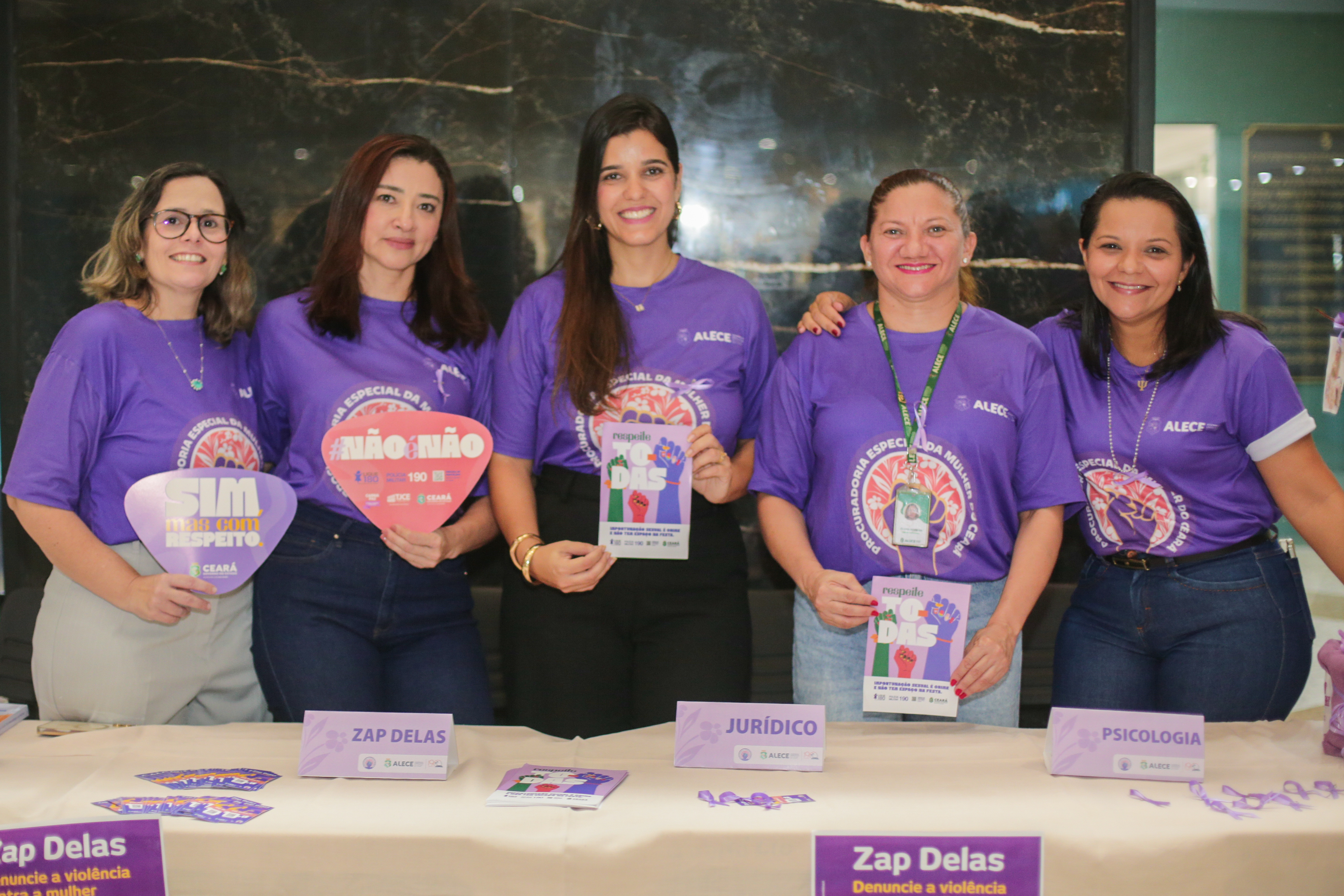 Equipe da PEM distribuiu material de conscientização e abordou o público da Alece